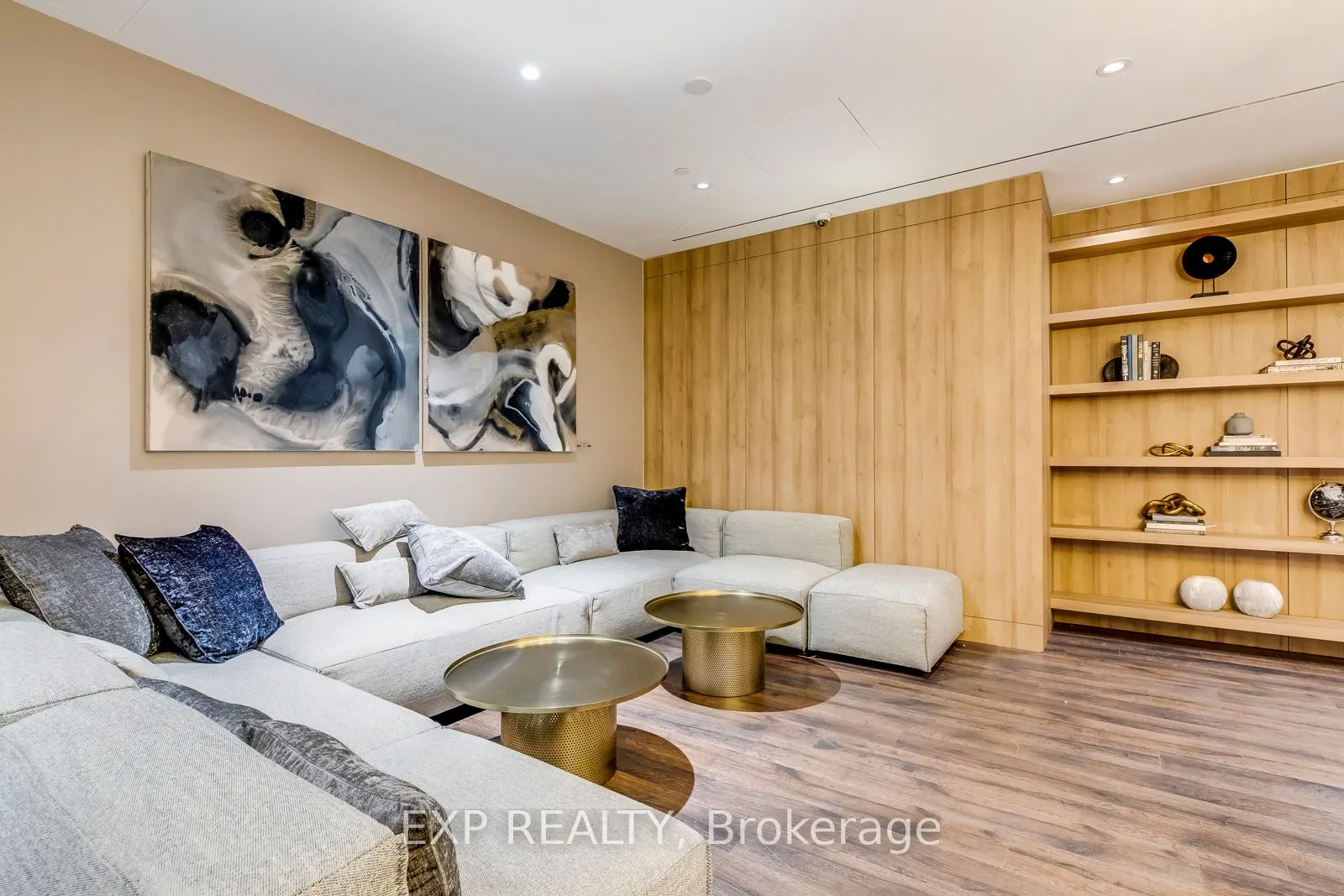 21 Park Street E, #312
