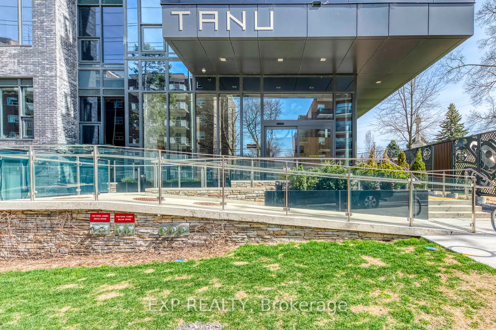 21 Park Street E, #312