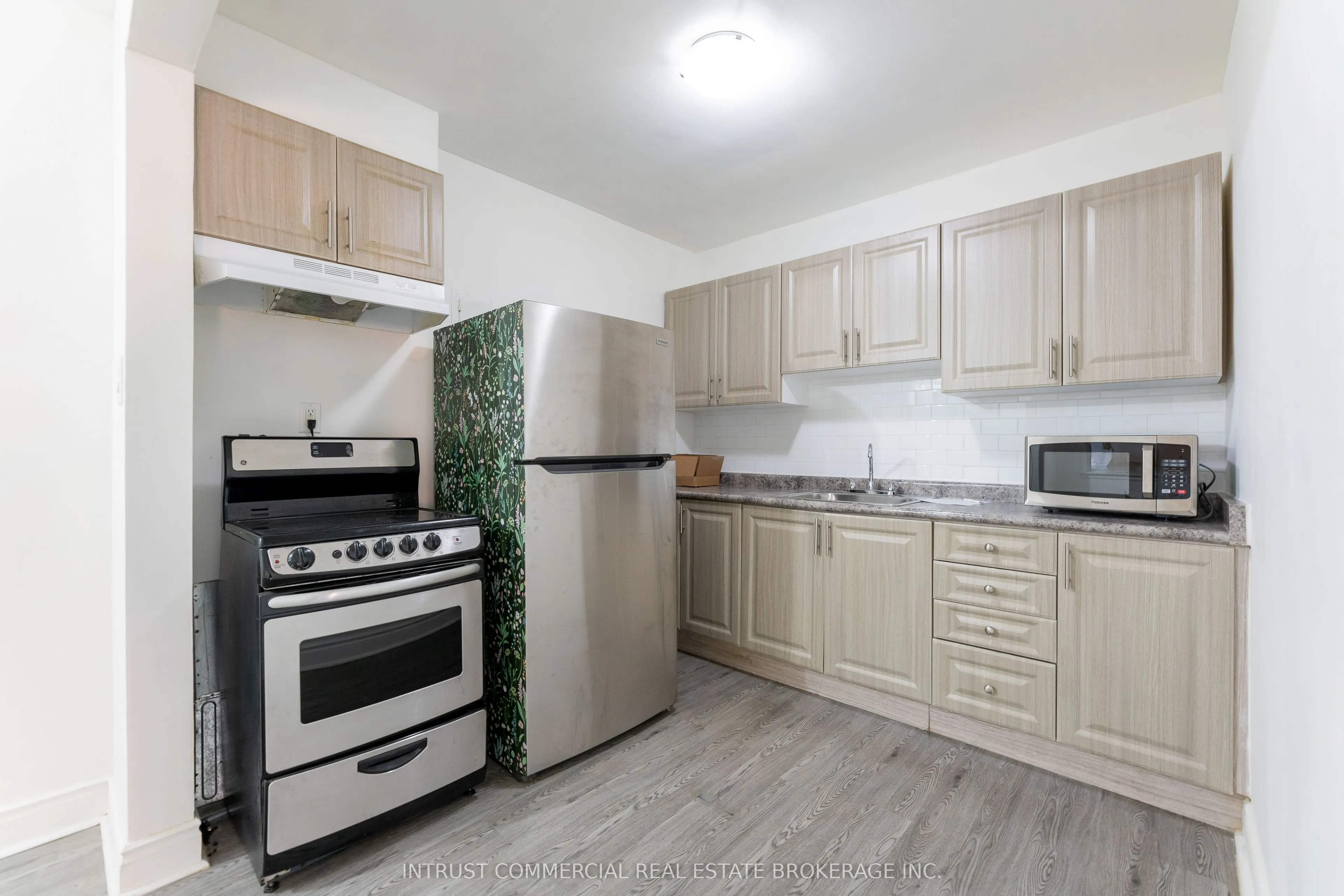 2544 Eglinton Avenue W