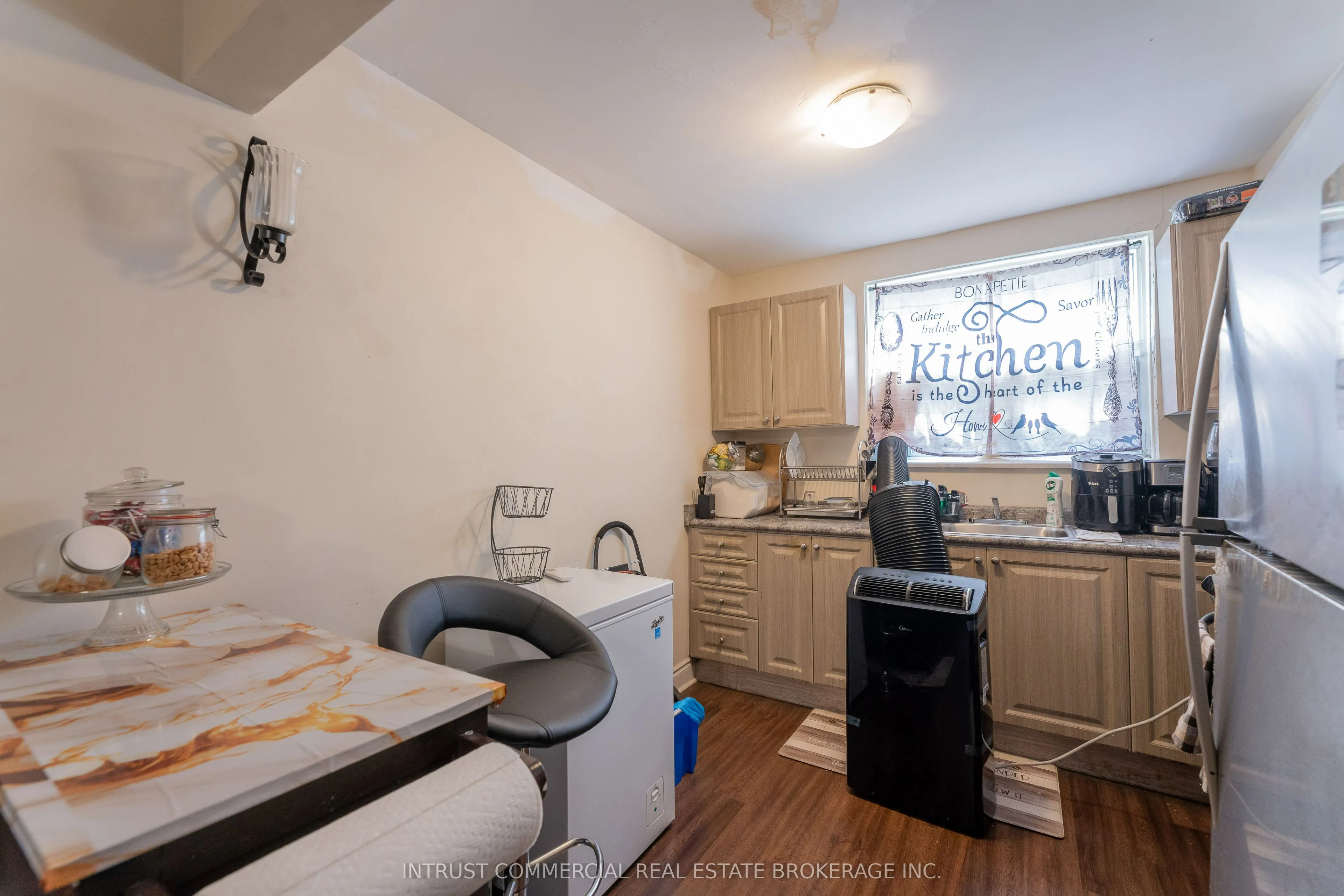 2544 Eglinton Avenue W