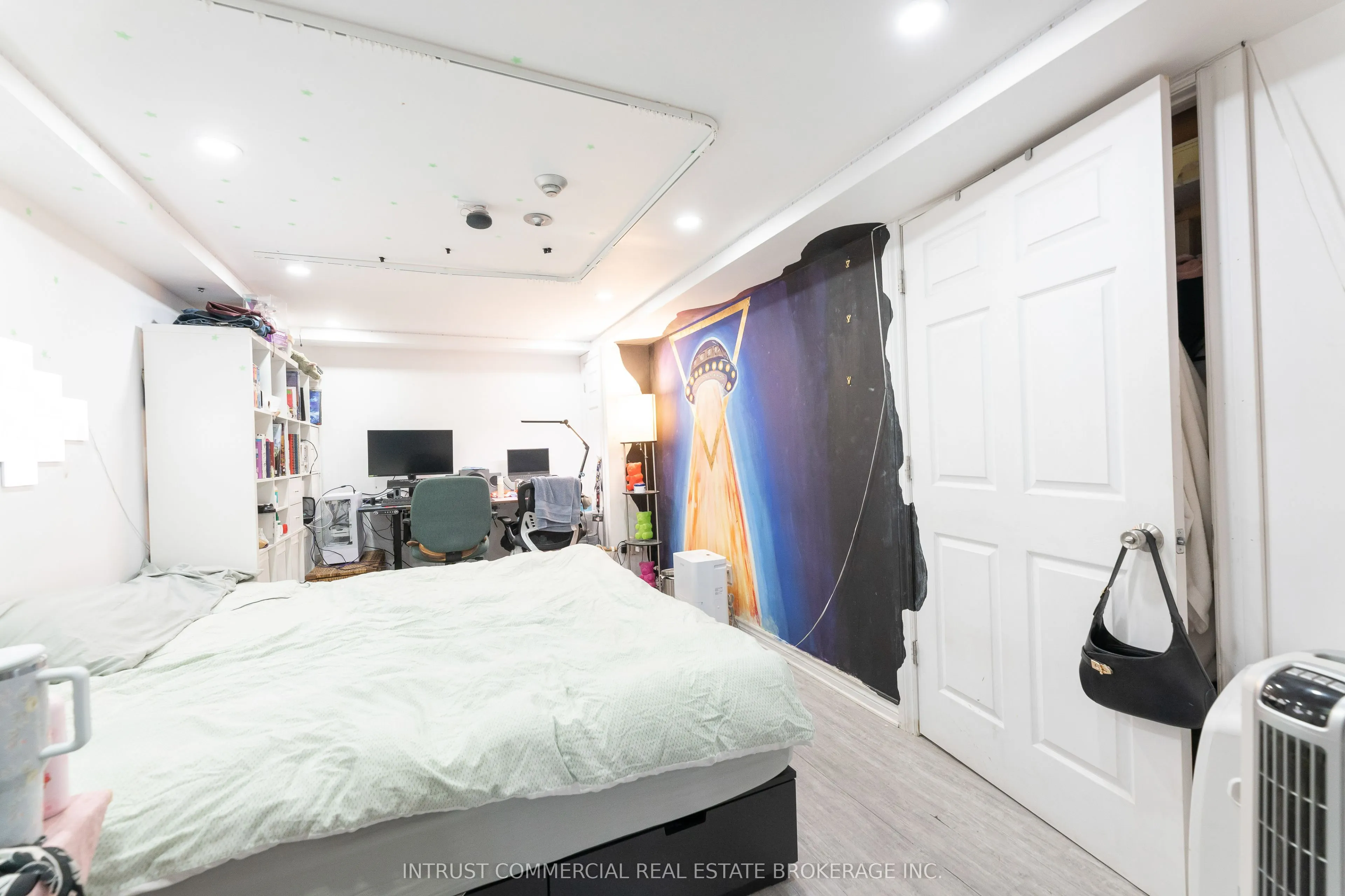 2544 Eglinton Avenue W