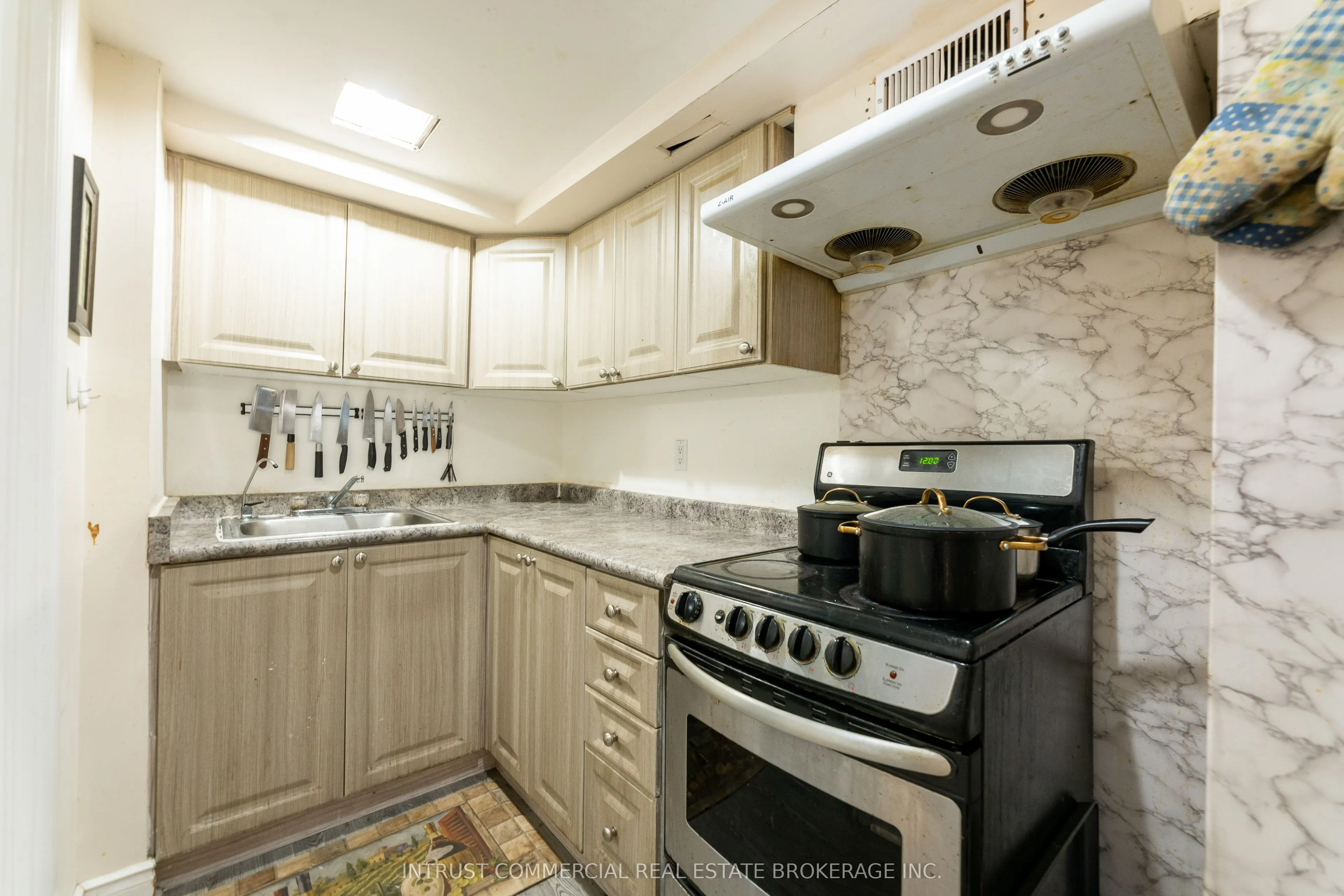 2544 Eglinton Avenue W