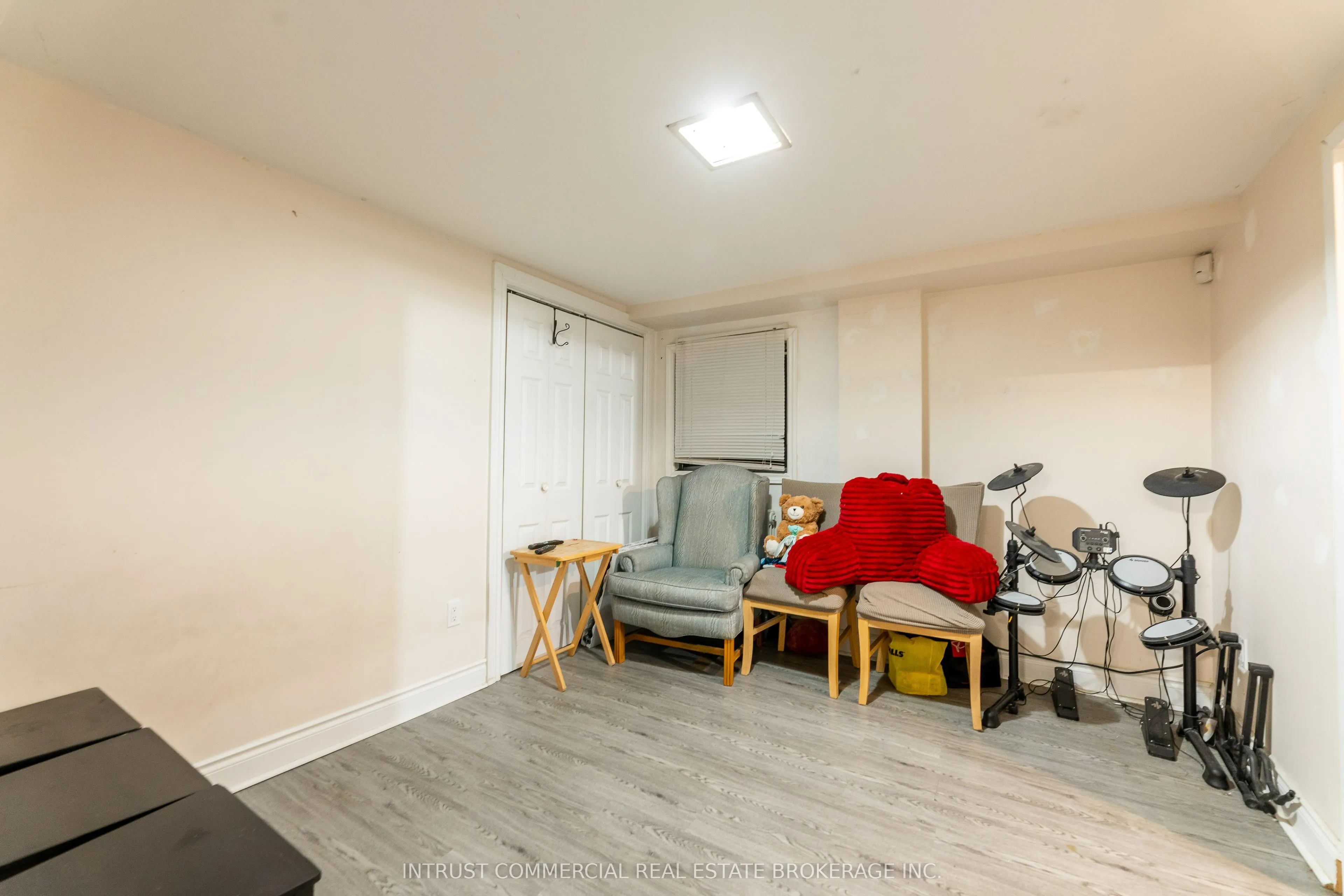 2544 Eglinton Avenue W