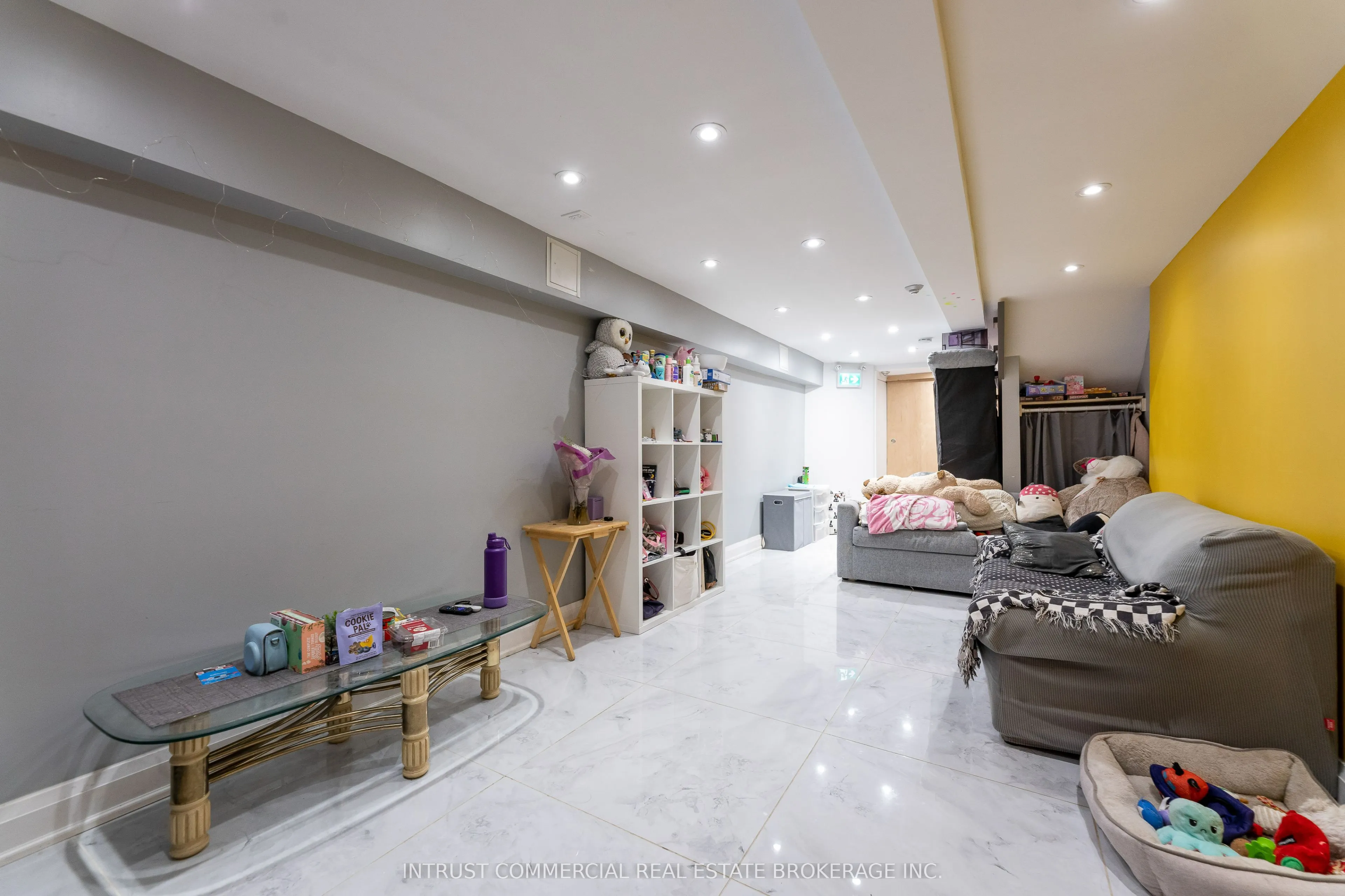 2544 Eglinton Avenue W