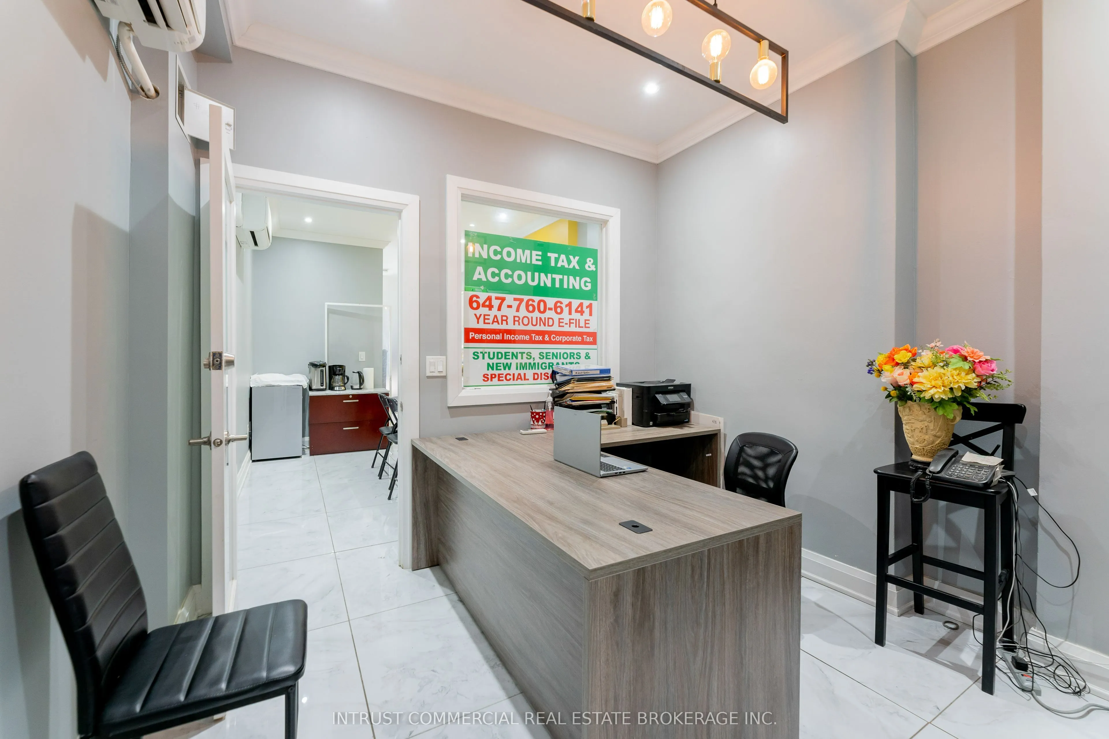 2544 Eglinton Avenue W
