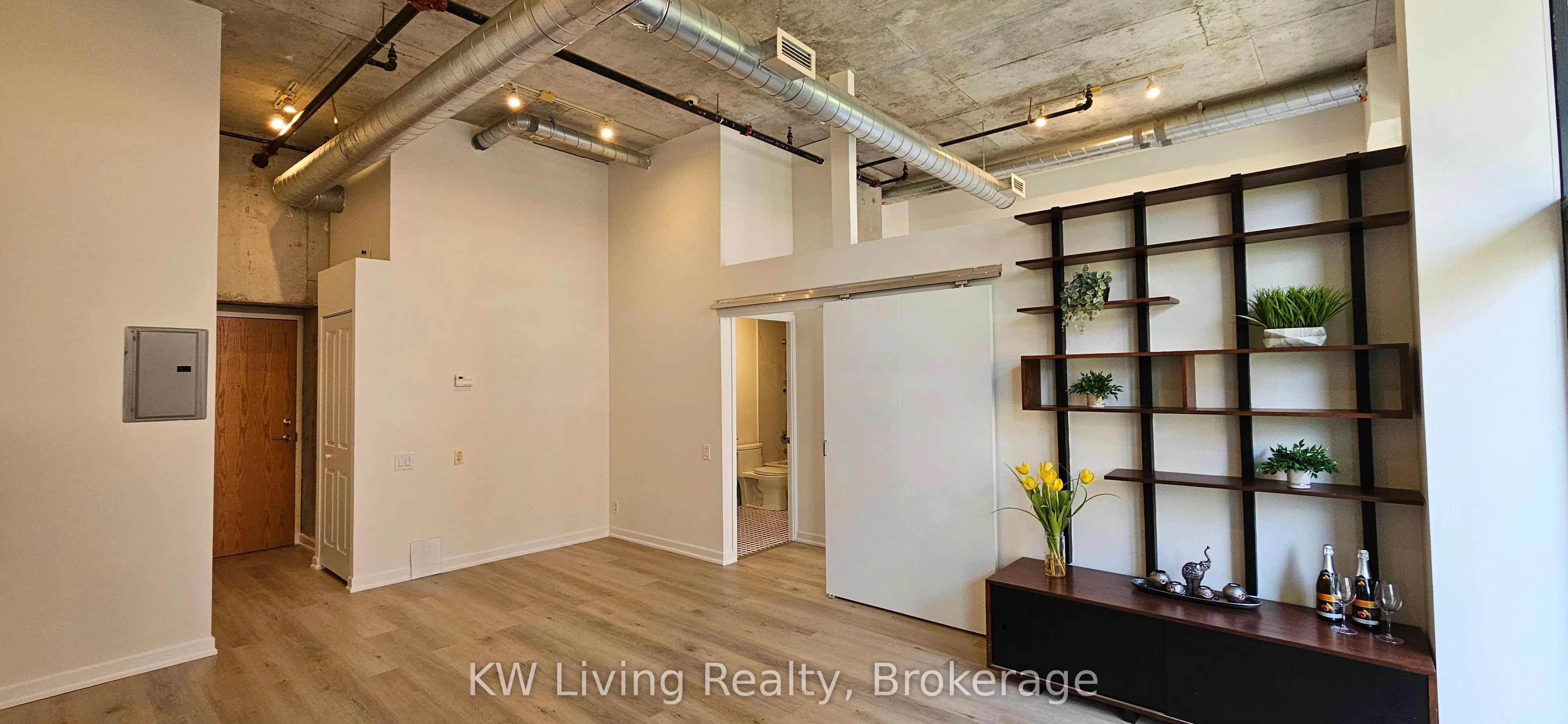 363 Sorauren Avenue, #318