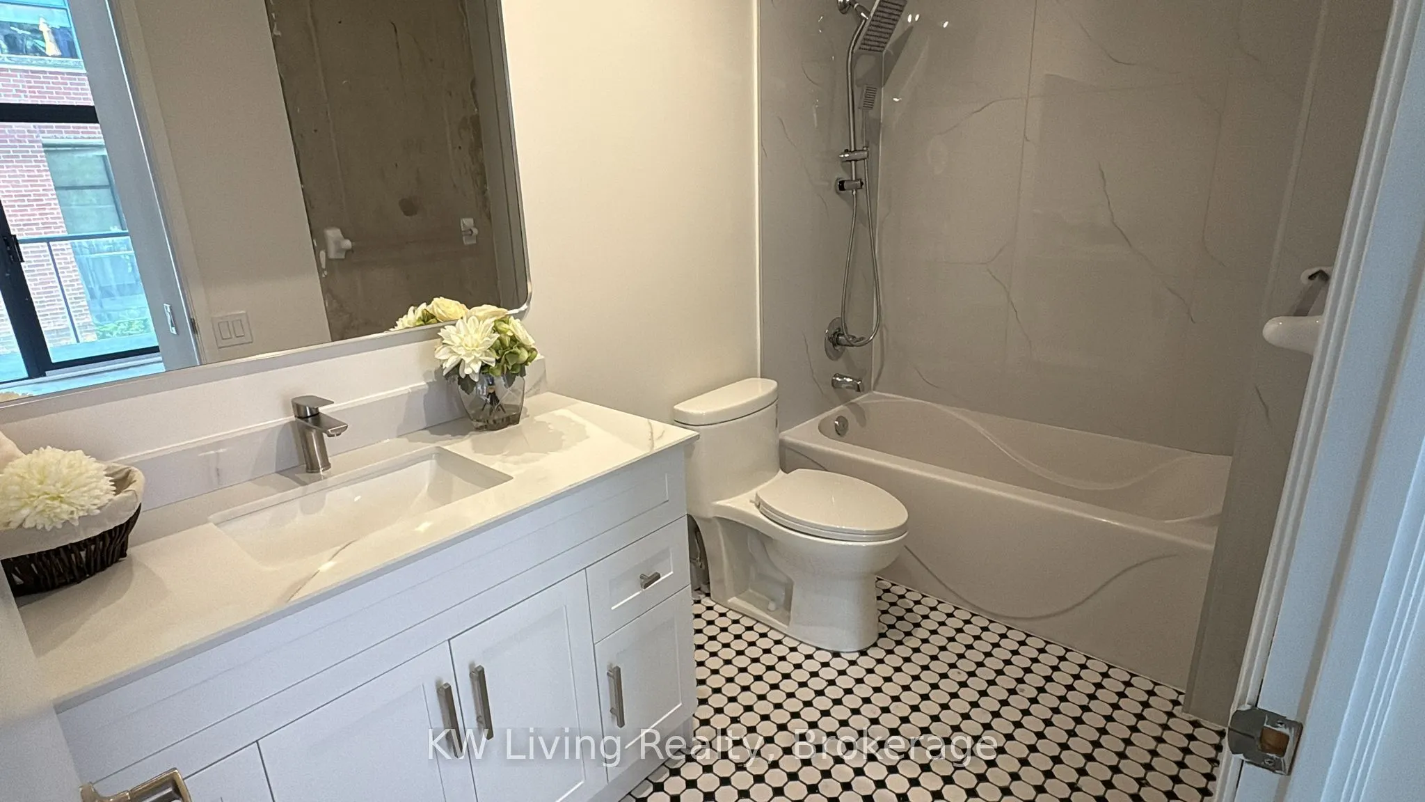 363 Sorauren Avenue, #318