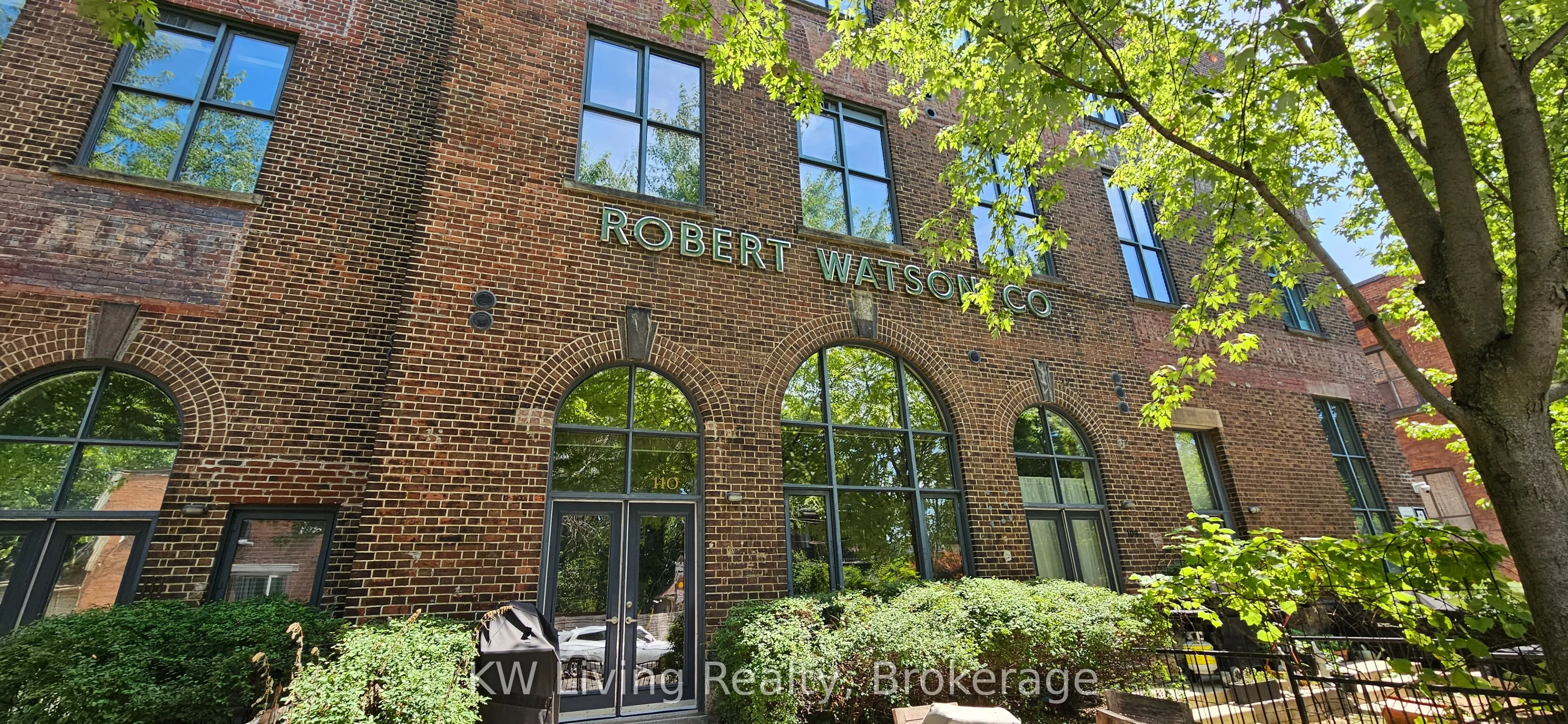 363 Sorauren Avenue, #318
