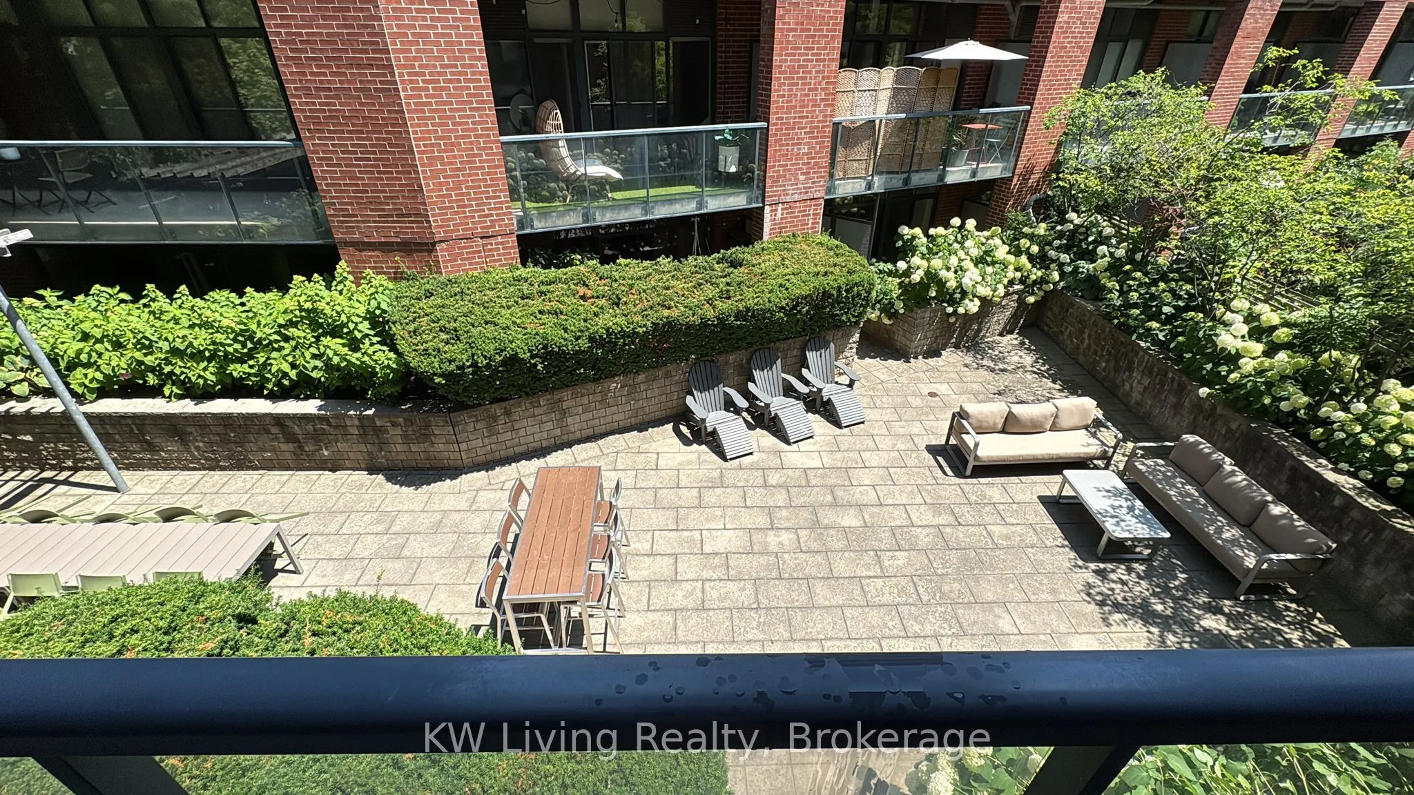 363 Sorauren Avenue, #318