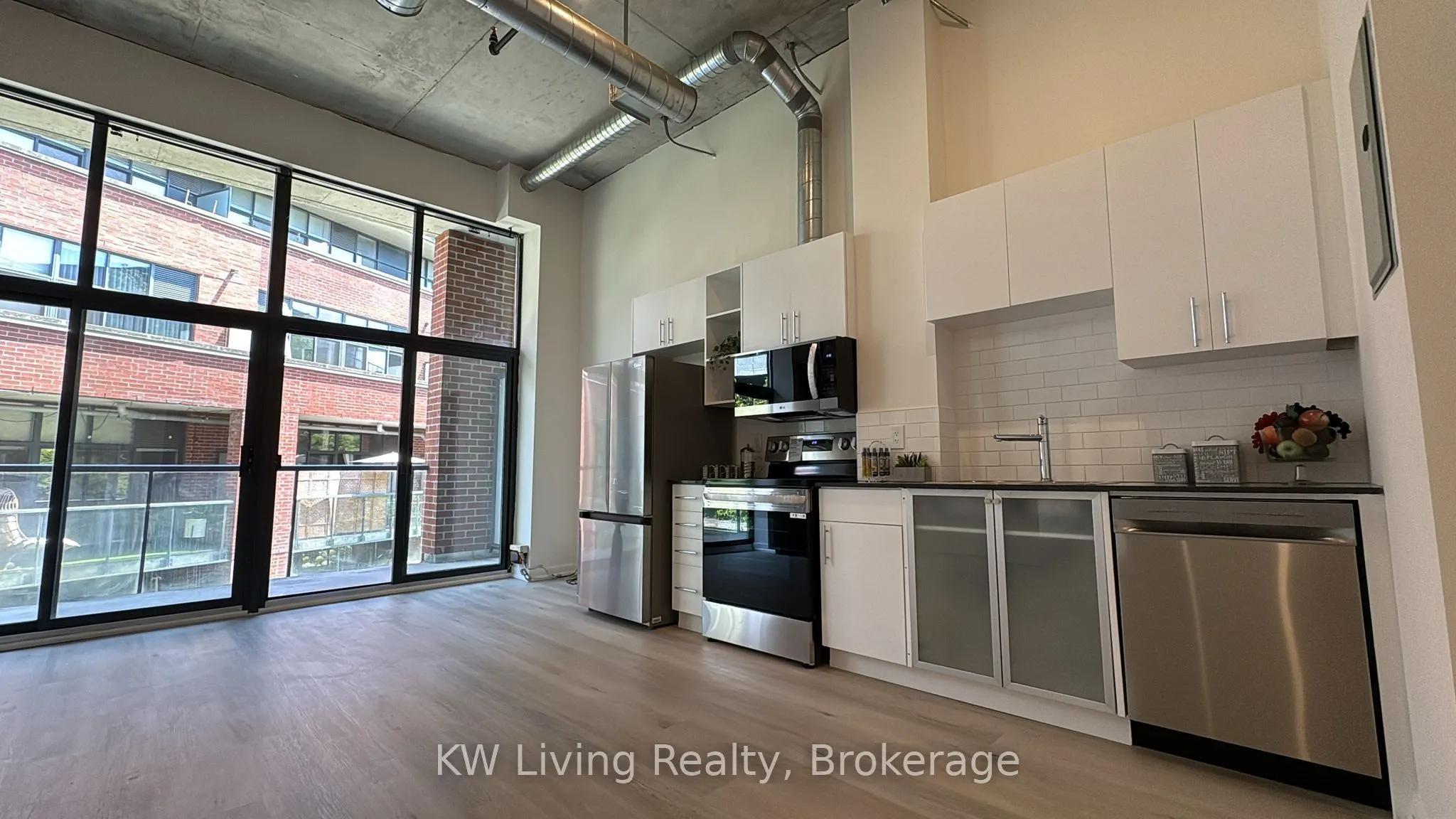 363 Sorauren Avenue, #318