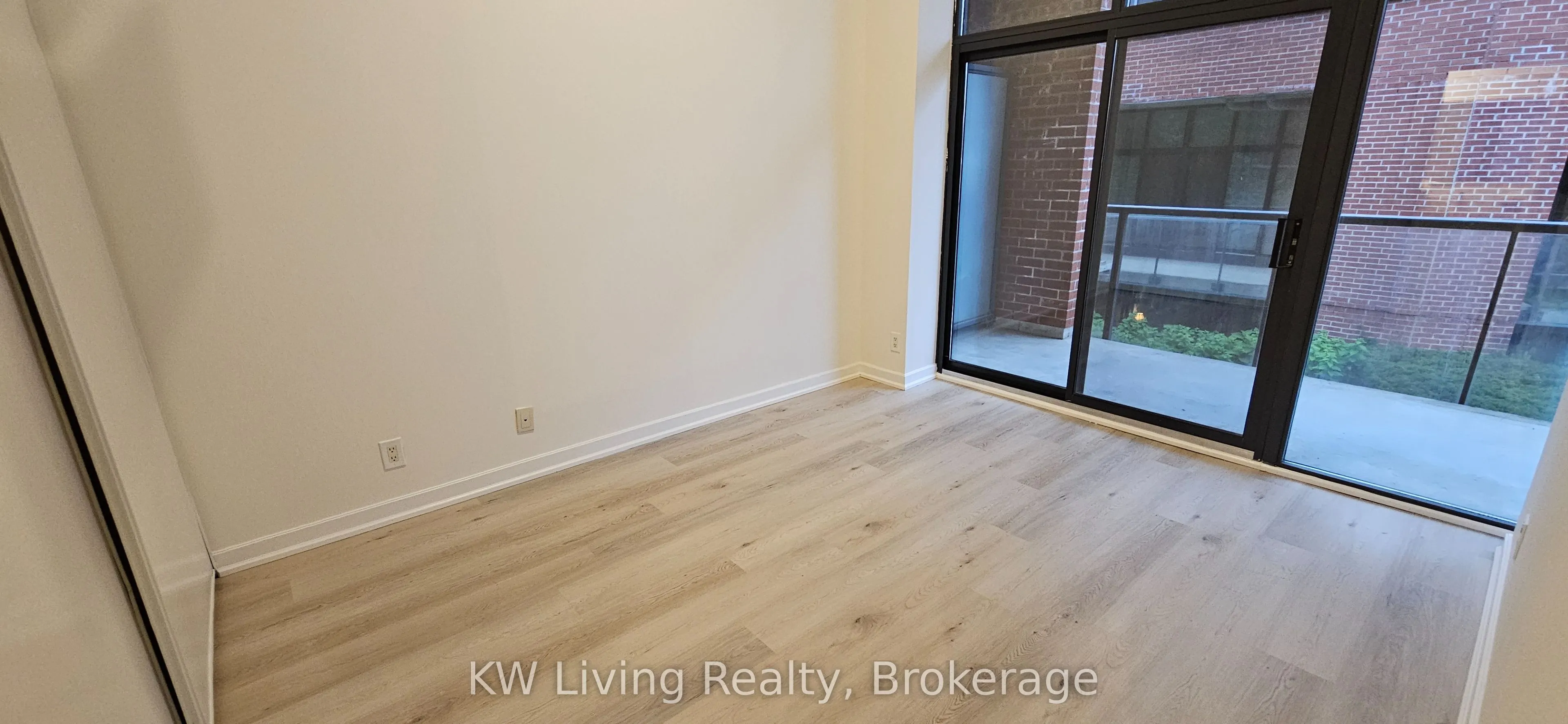 363 Sorauren Avenue, #318