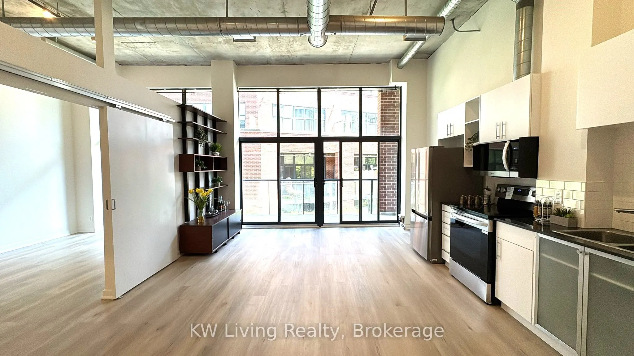 363 Sorauren Avenue, #318