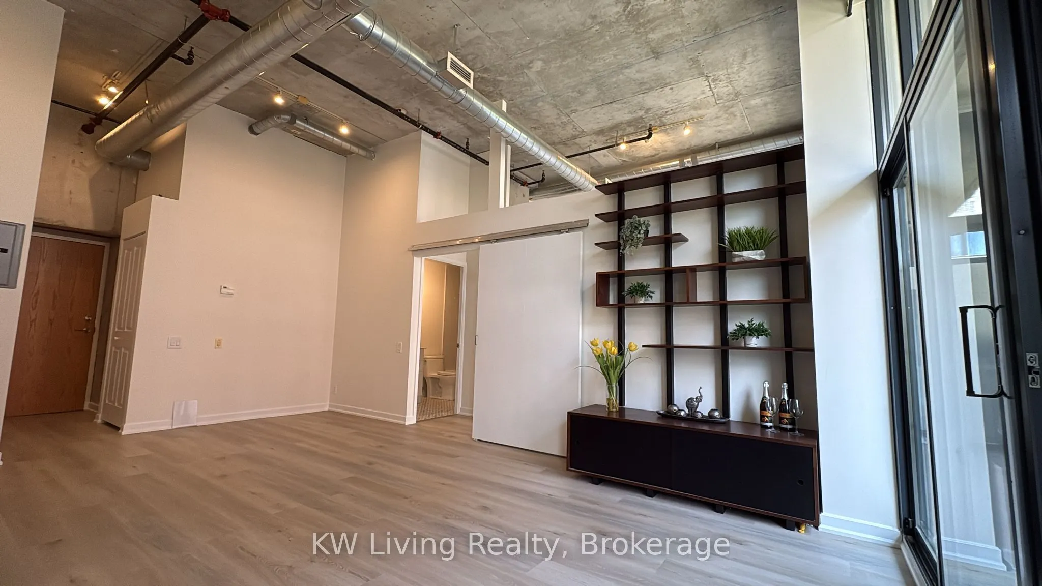 363 Sorauren Avenue, #318