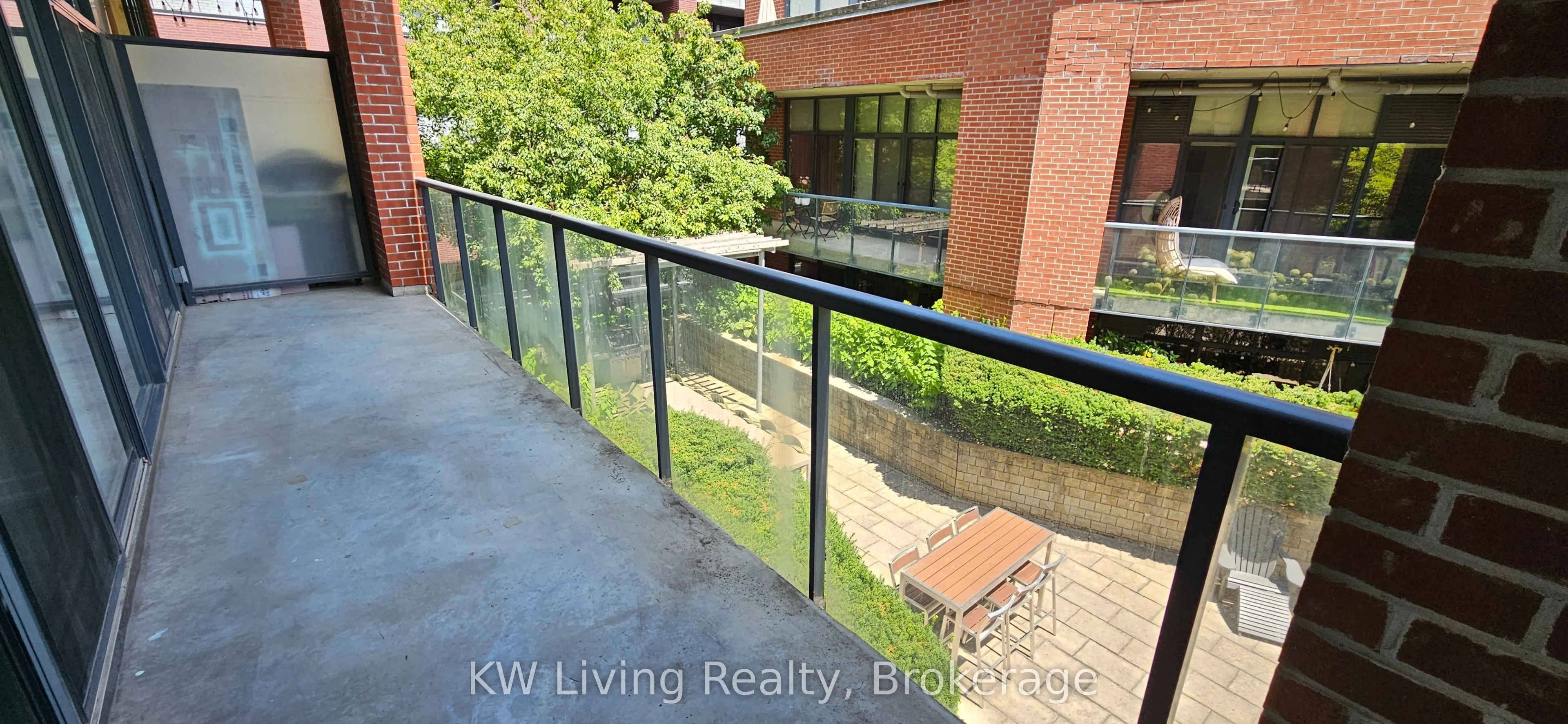 363 Sorauren Avenue, #318