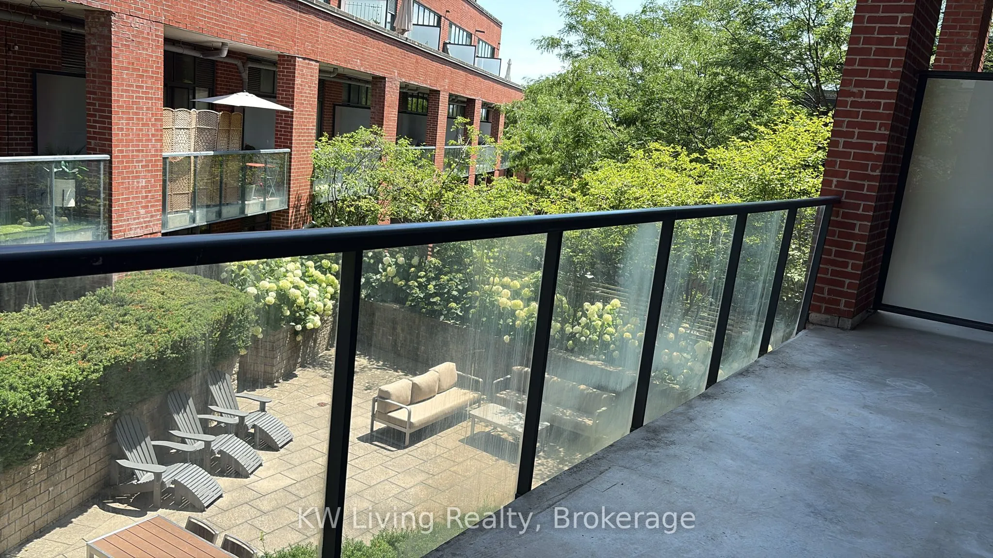 363 Sorauren Avenue, #318