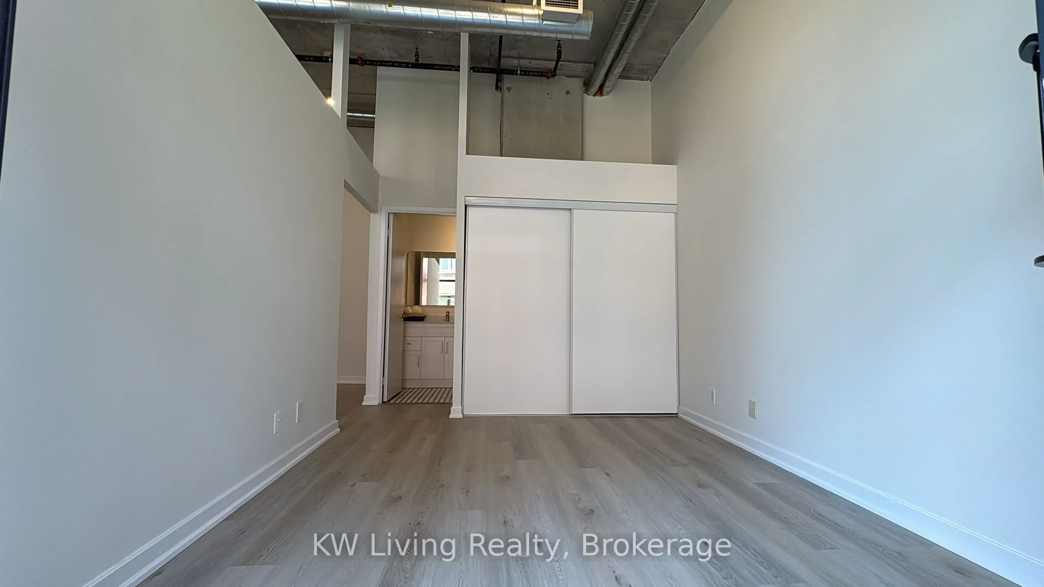 363 Sorauren Avenue, #318