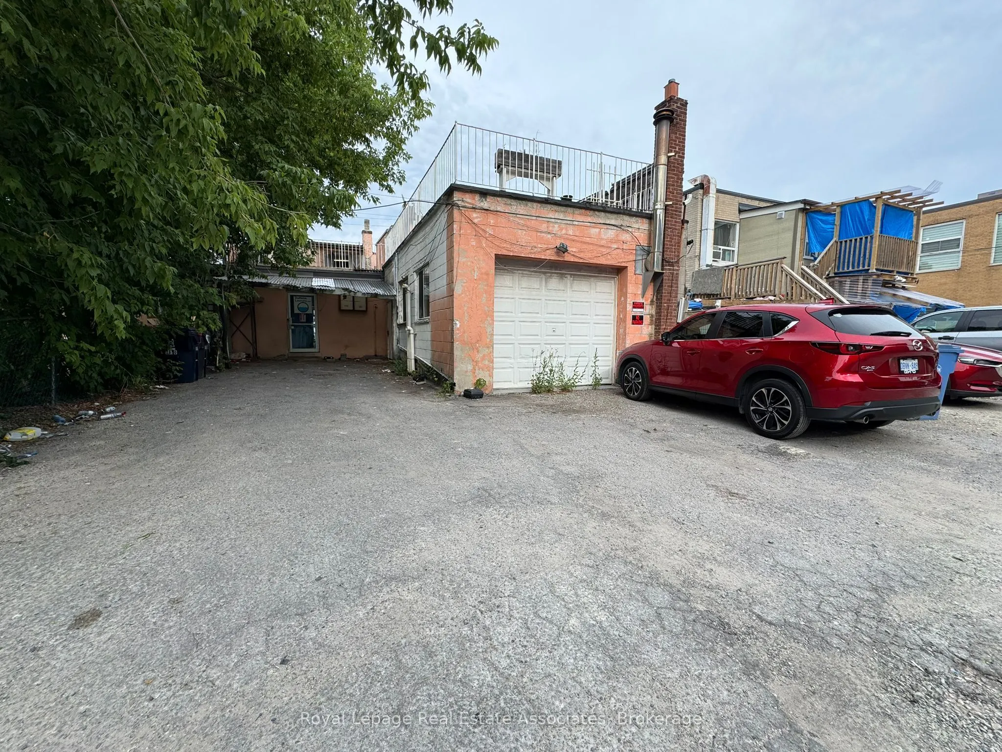 2850 Dufferin Street