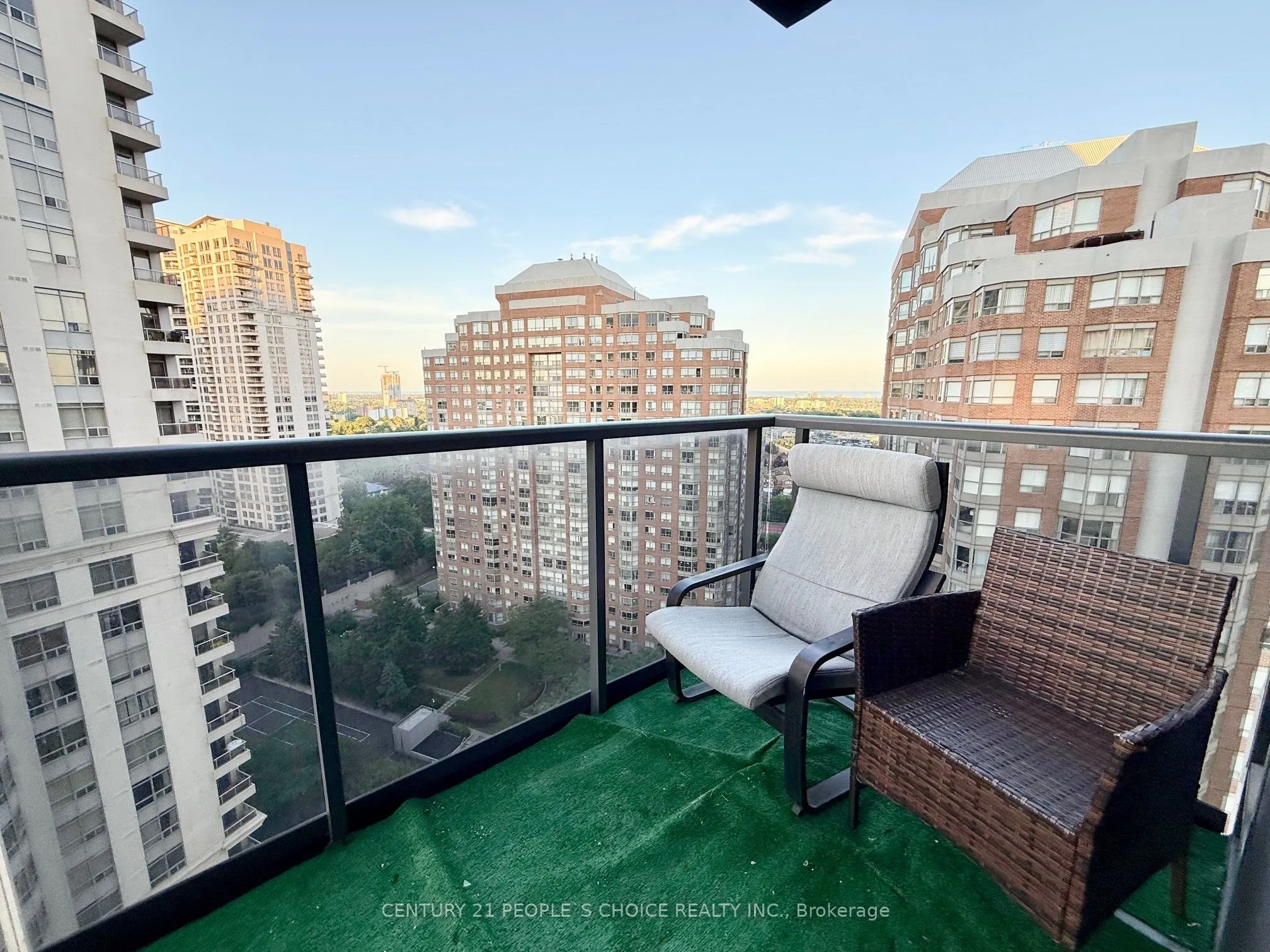 330 Burnhamthorpe Road W, #1807
