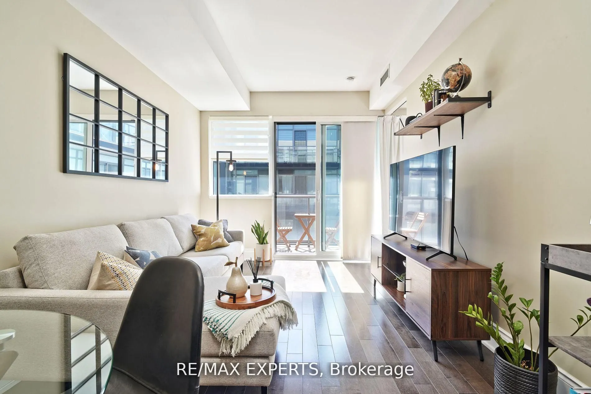 15 James Finlay Way, #1017