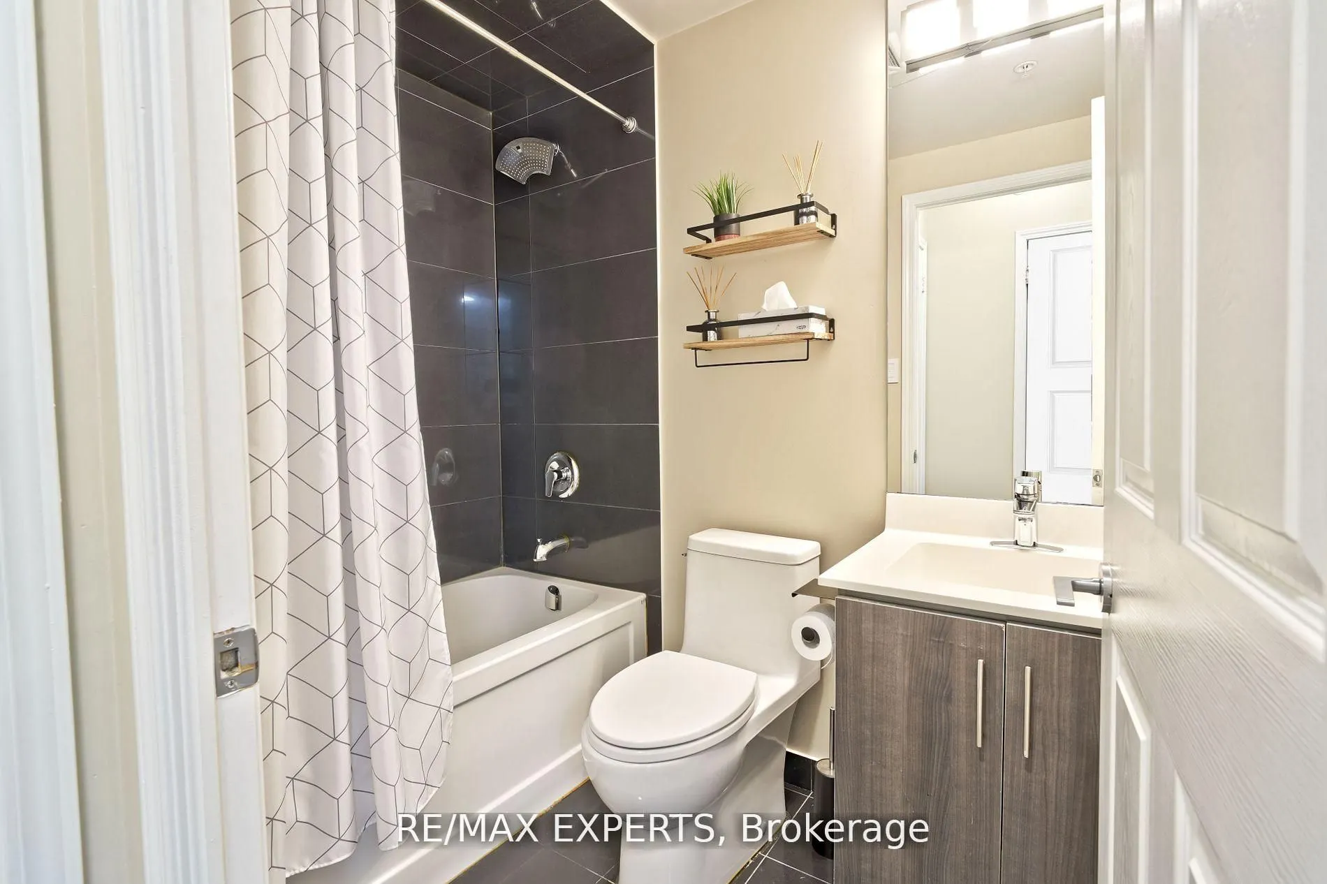 15 James Finlay Way, #1017