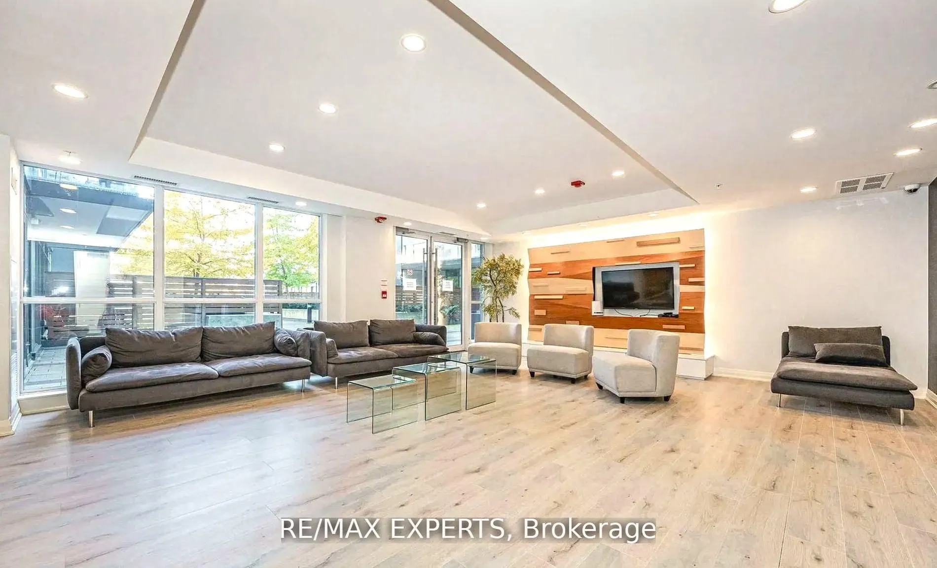 15 James Finlay Way, #1017