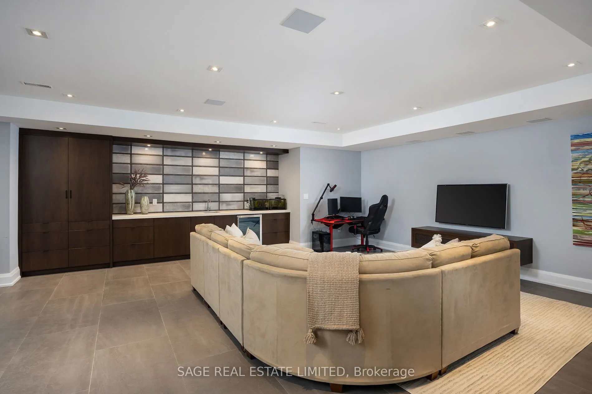 55 Strath Avenue