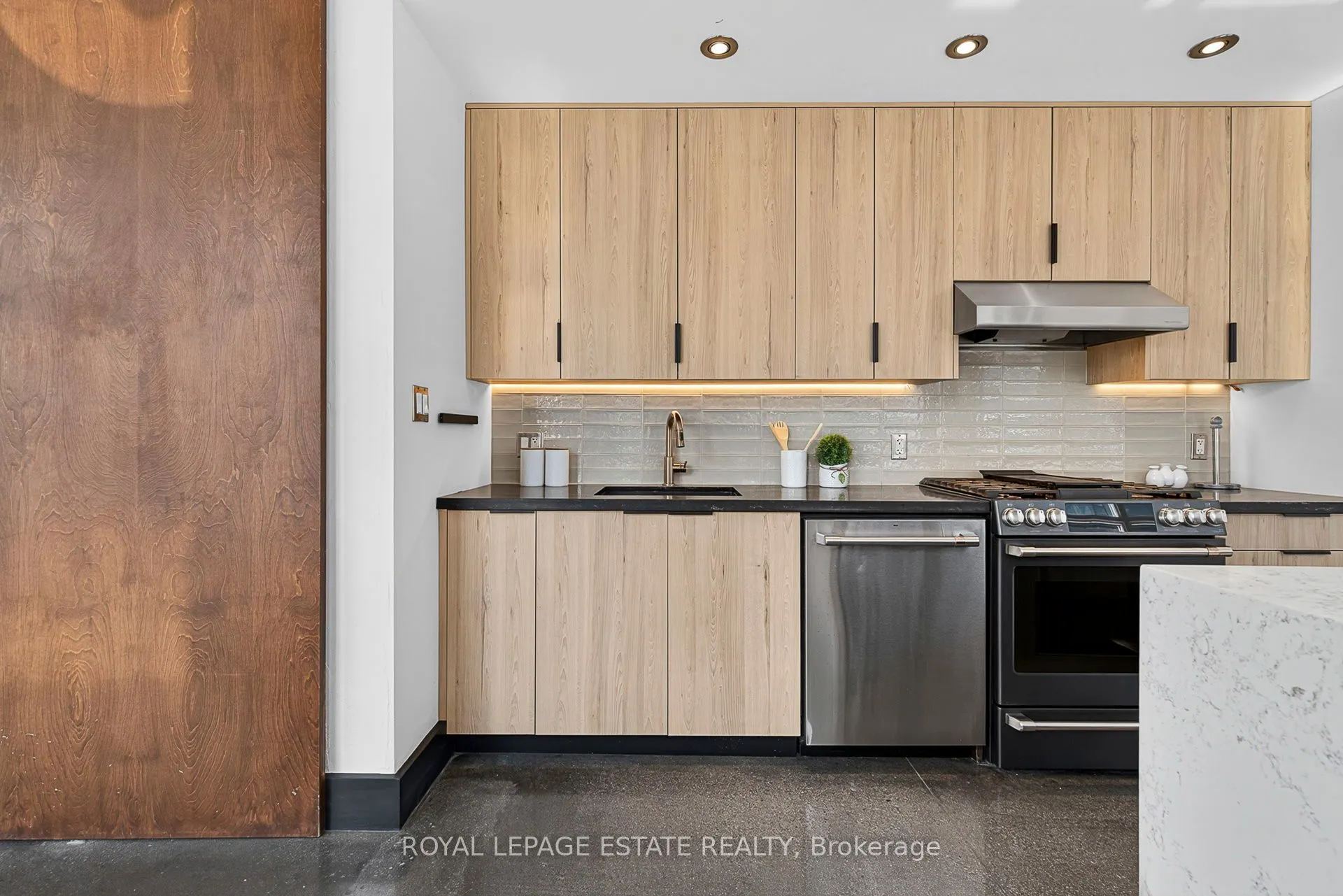 550 Hopewell Avenue, #301
