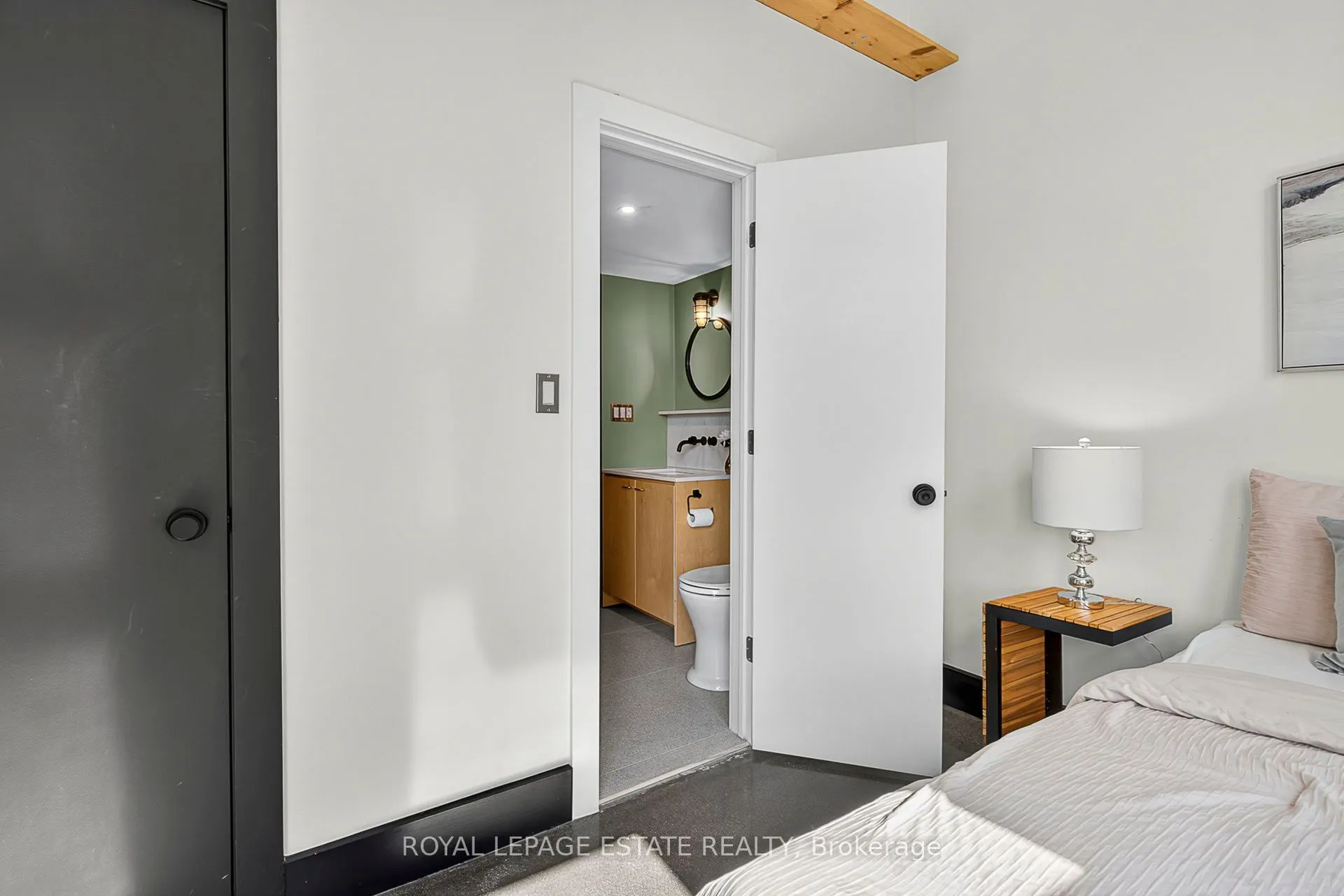 550 Hopewell Avenue, #301