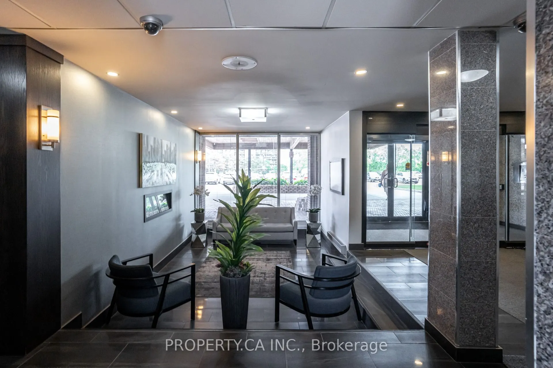 1660 Bloor Street E, #803