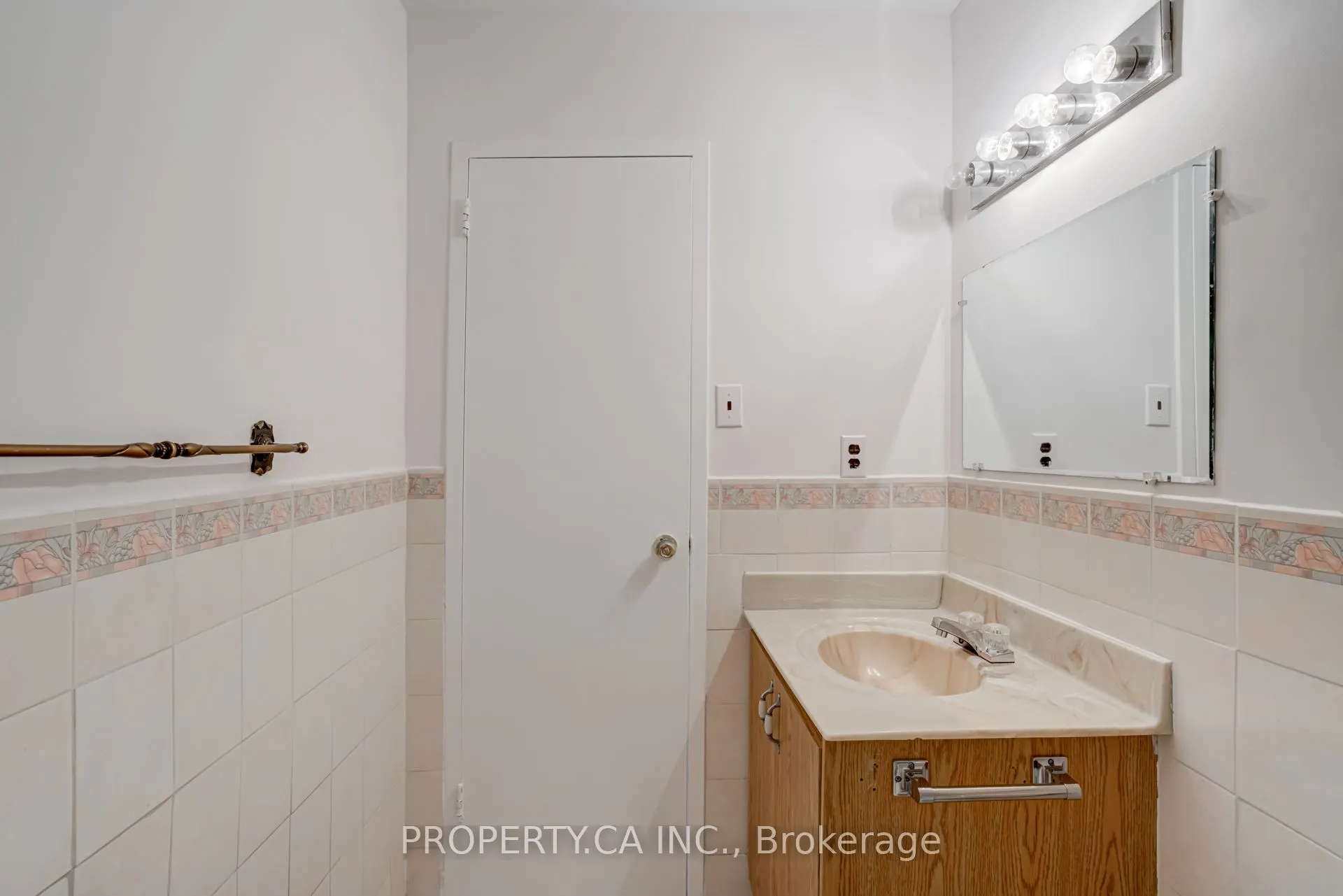 1660 Bloor Street E, #803