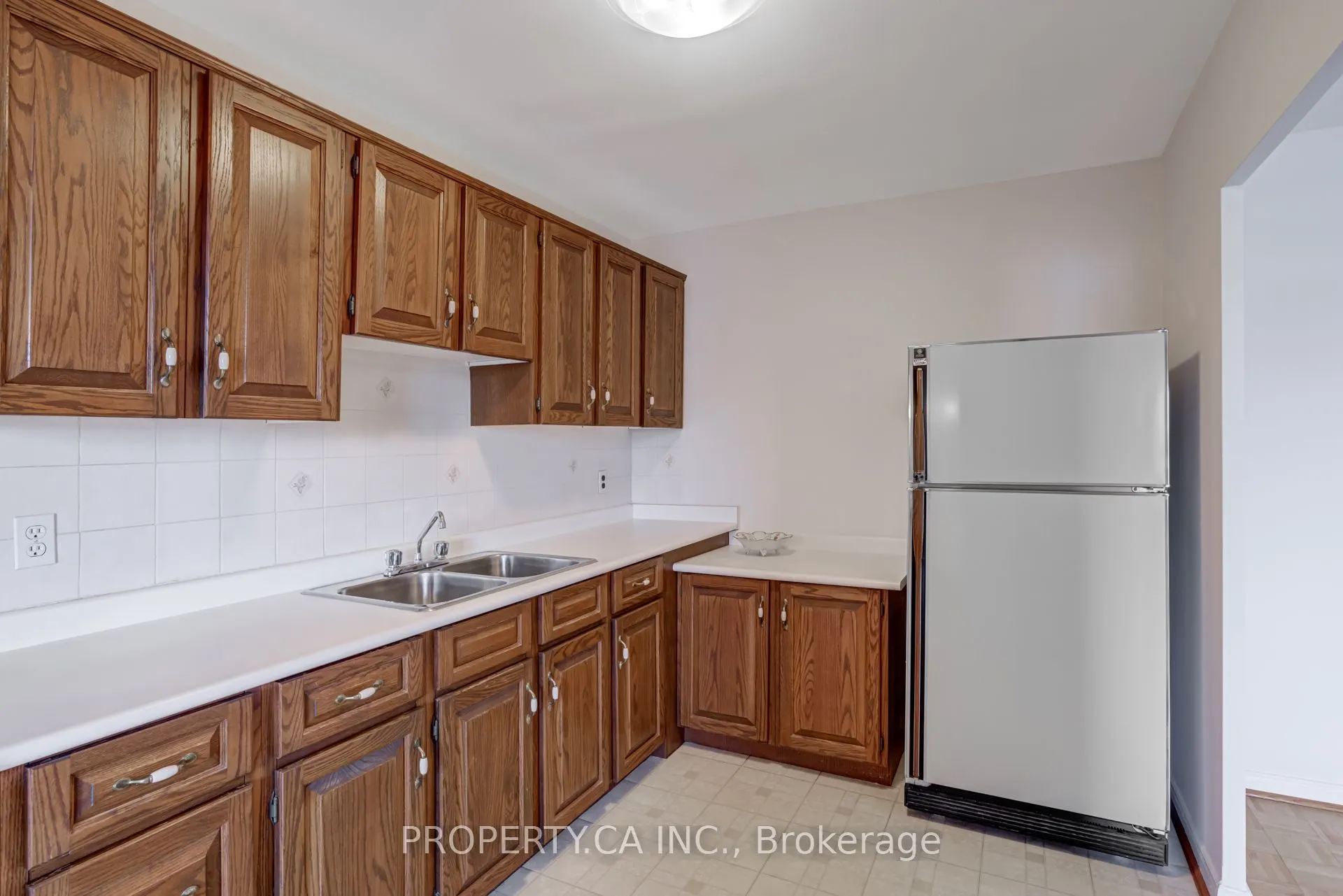 1660 Bloor Street E, #803