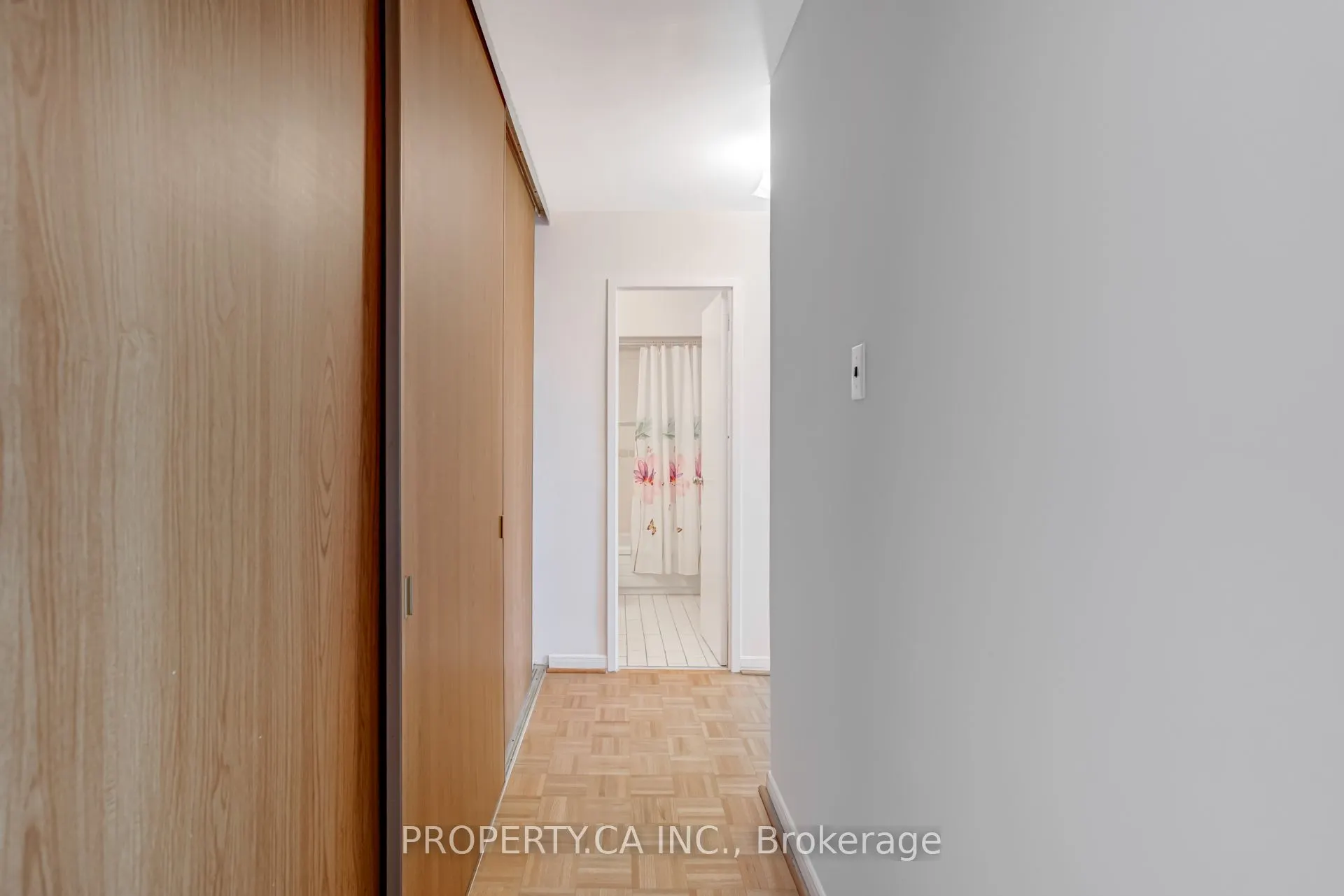 1660 Bloor Street E, #803