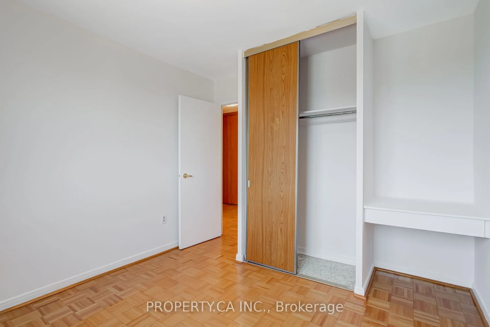 1660 Bloor Street E, #803