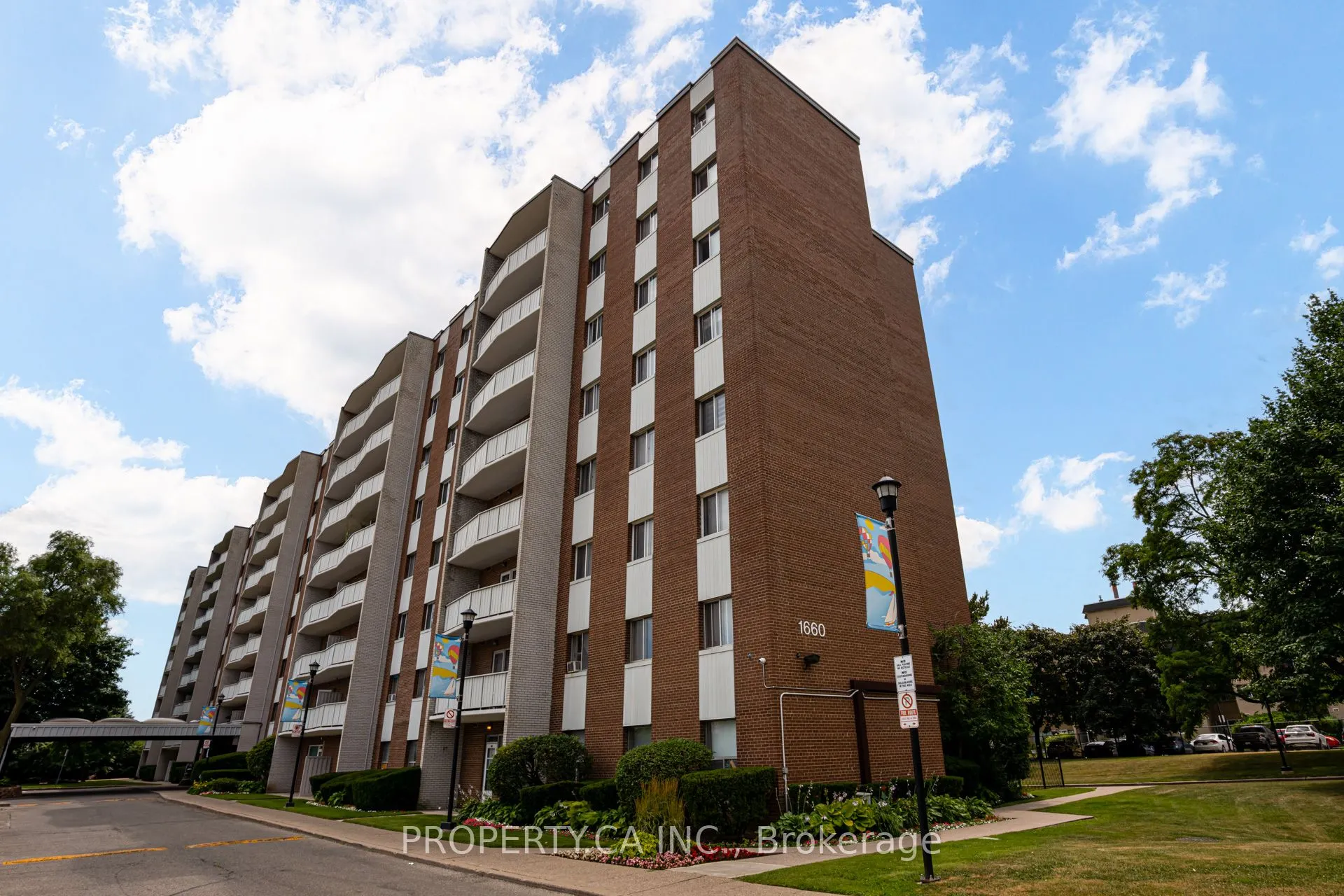 1660 Bloor Street E, #803