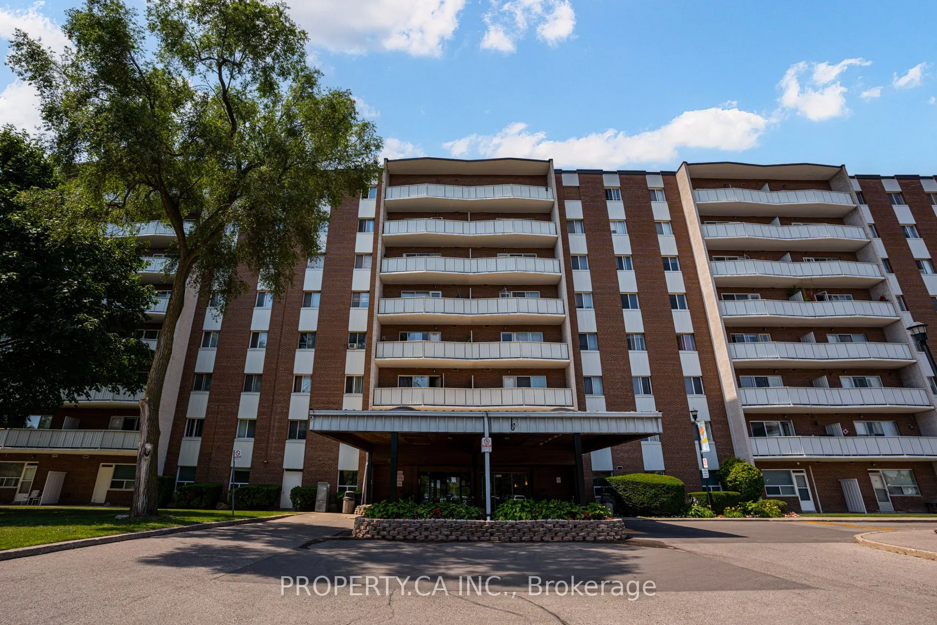 1660 Bloor Street E, #803
