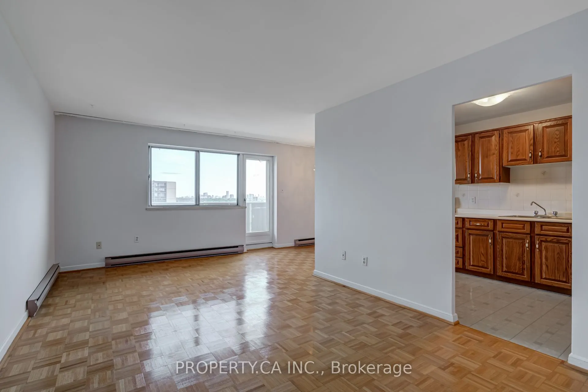 1660 Bloor Street E, #803