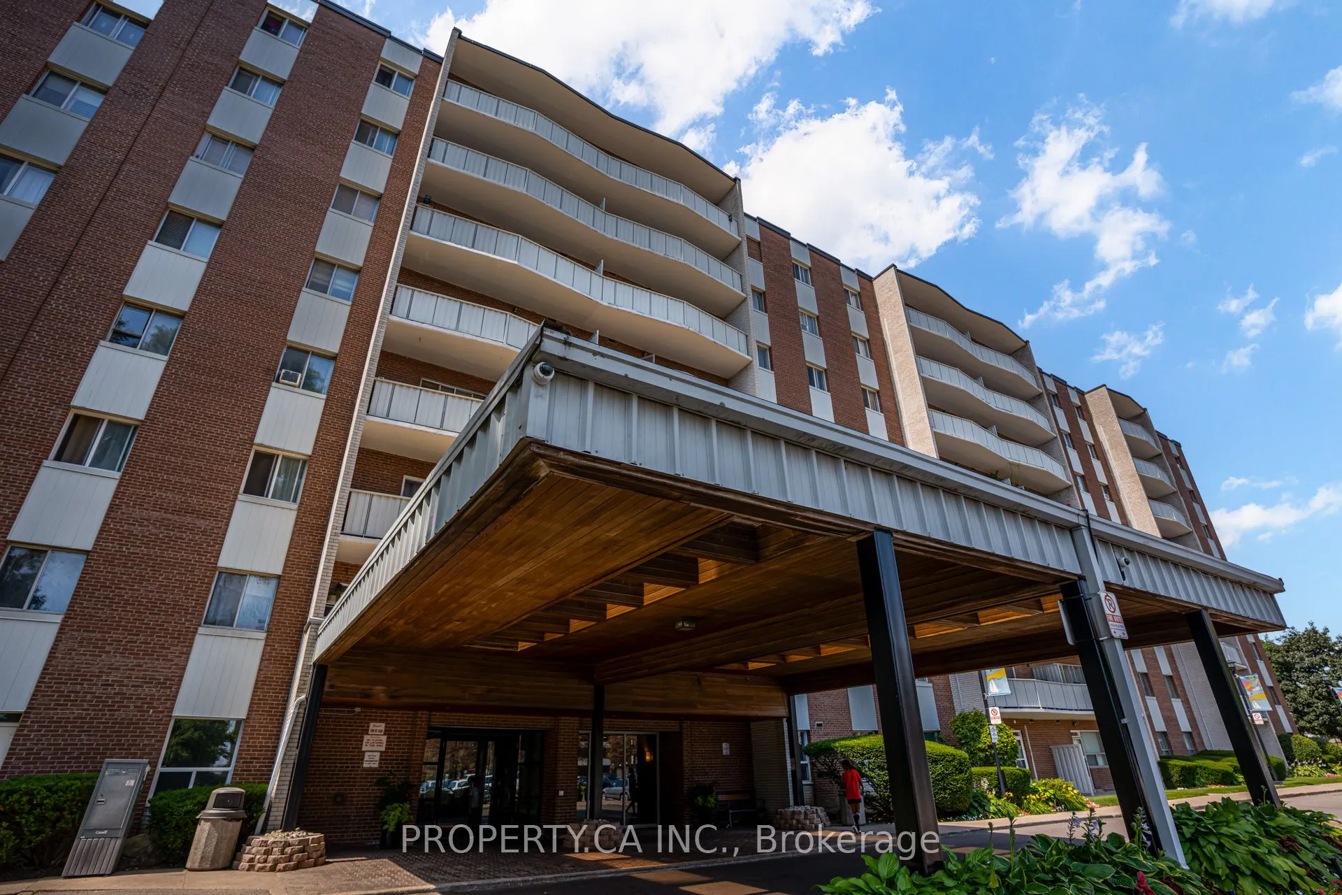 1660 Bloor Street E, #803