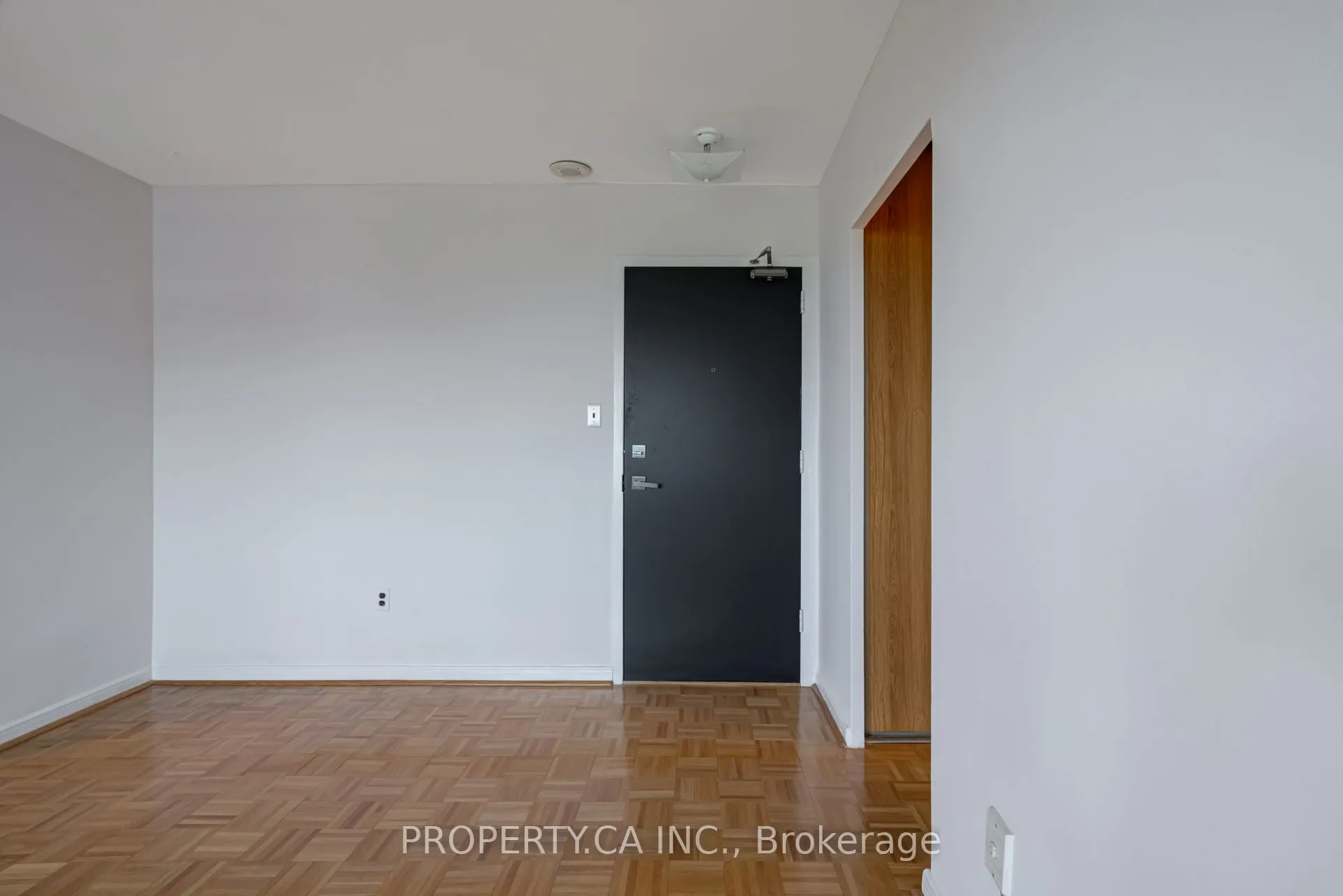 1660 Bloor Street E, #803