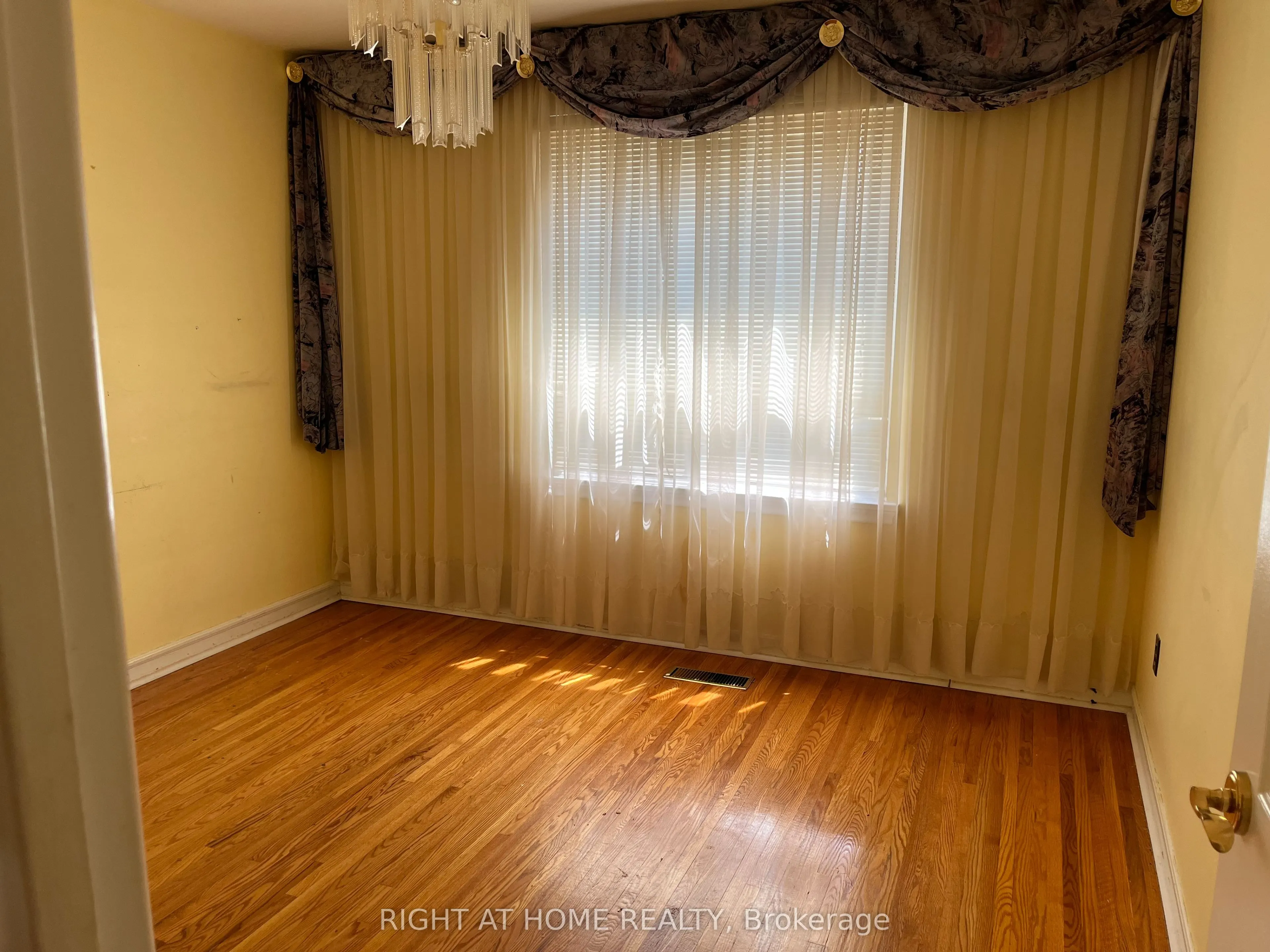 17 Maldaver Avenue