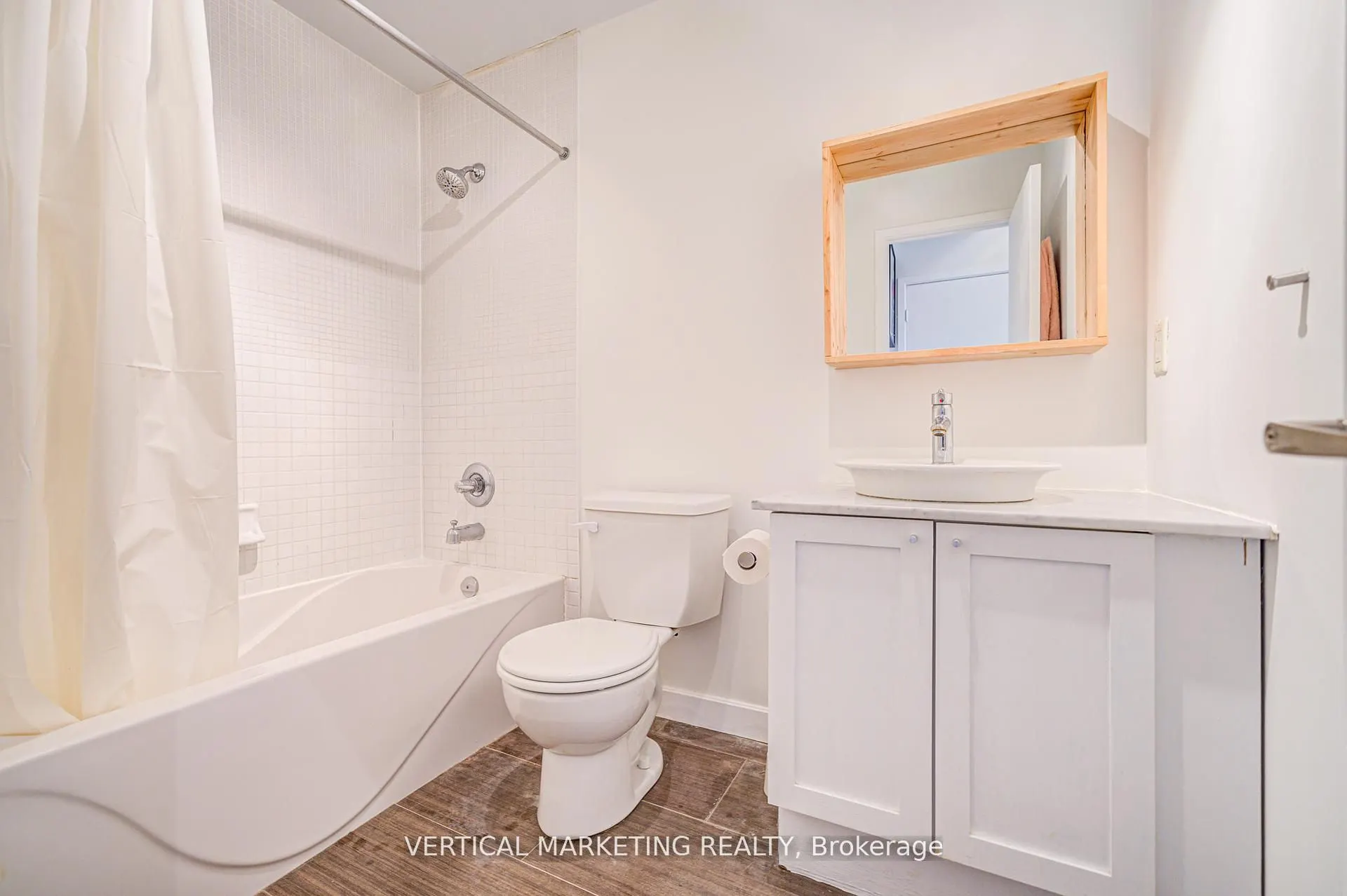 369 Sorauren Avenue, #510