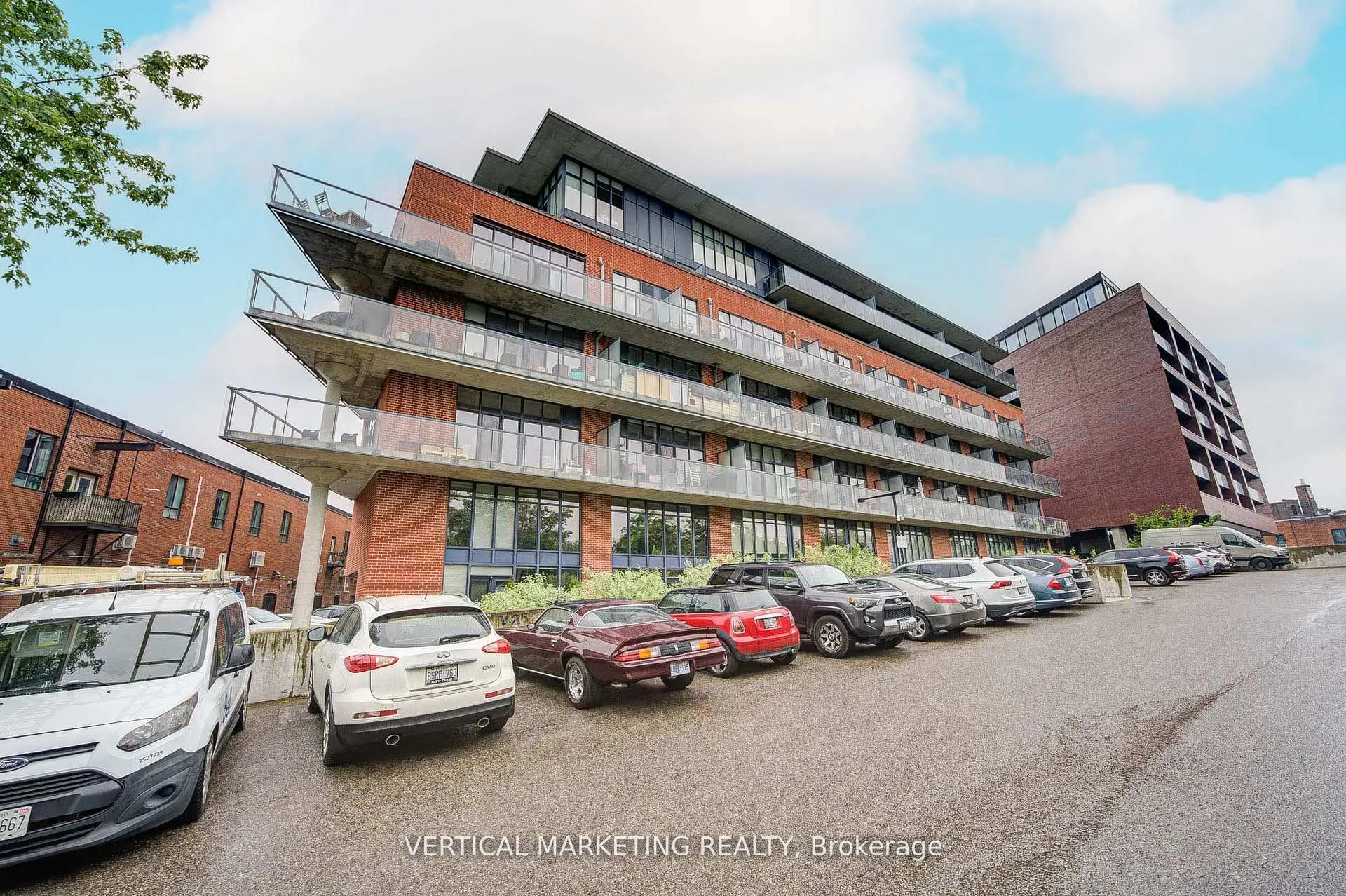 369 Sorauren Avenue, #510