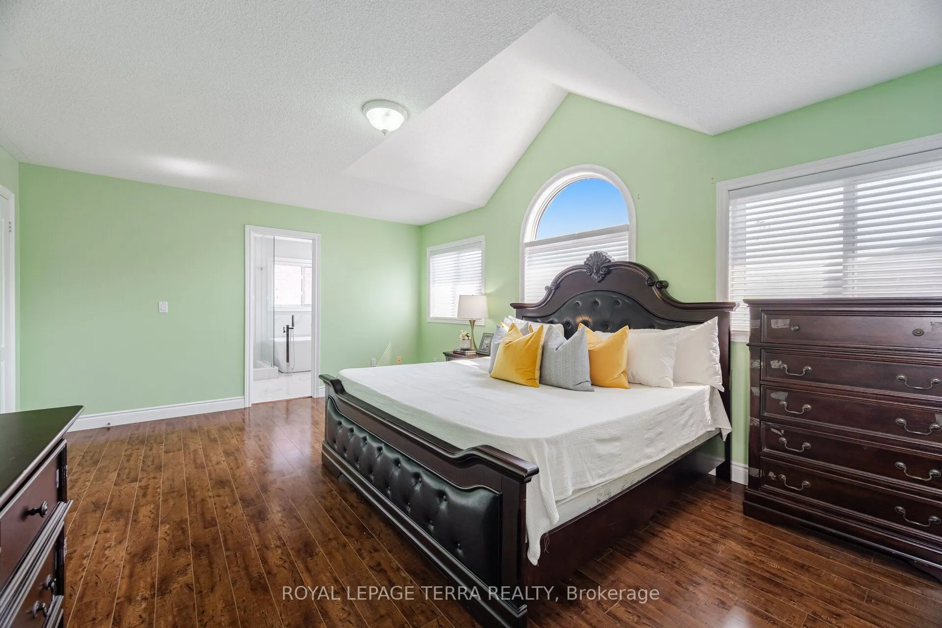 19 VALLEYPARK Crescent