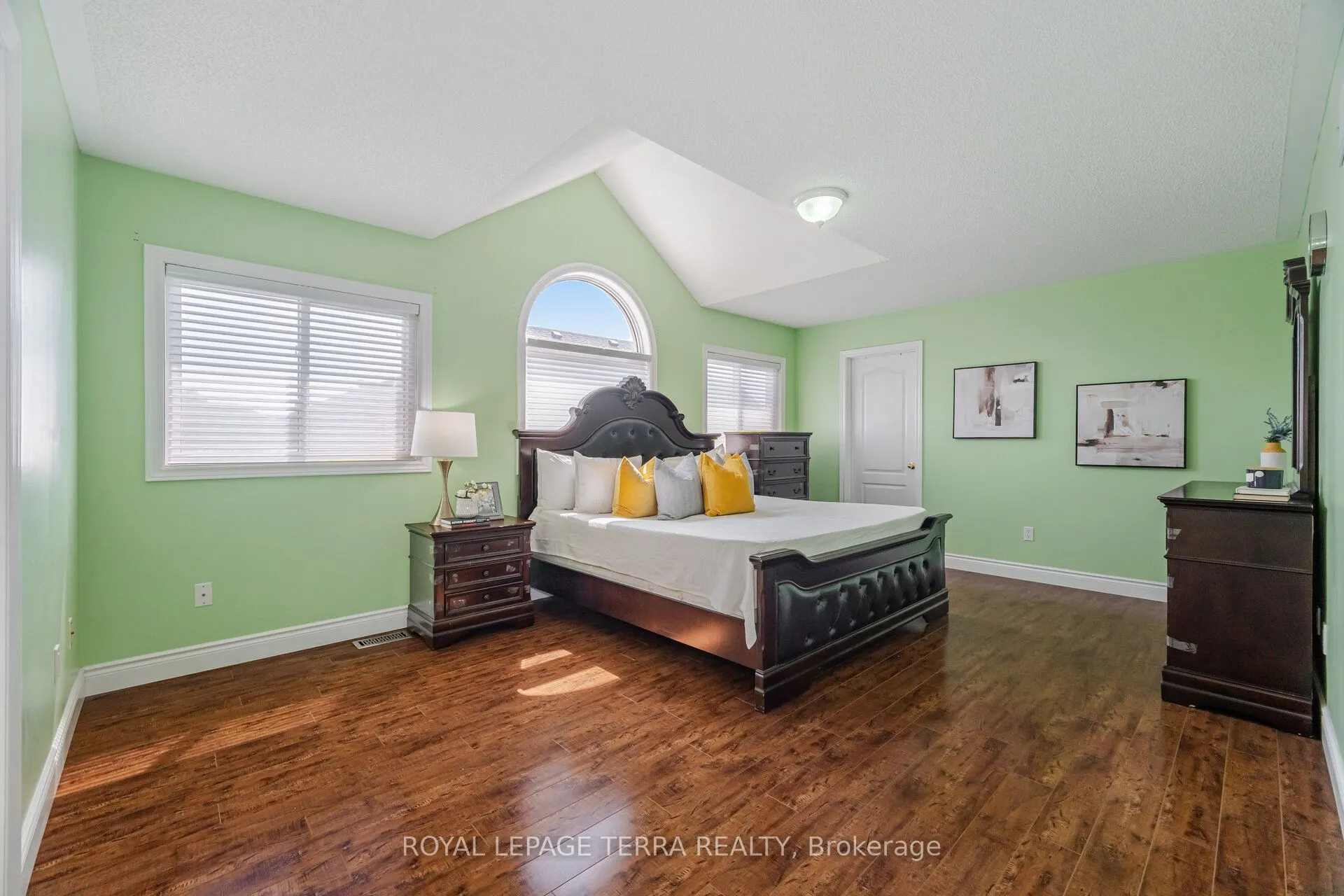 19 VALLEYPARK Crescent