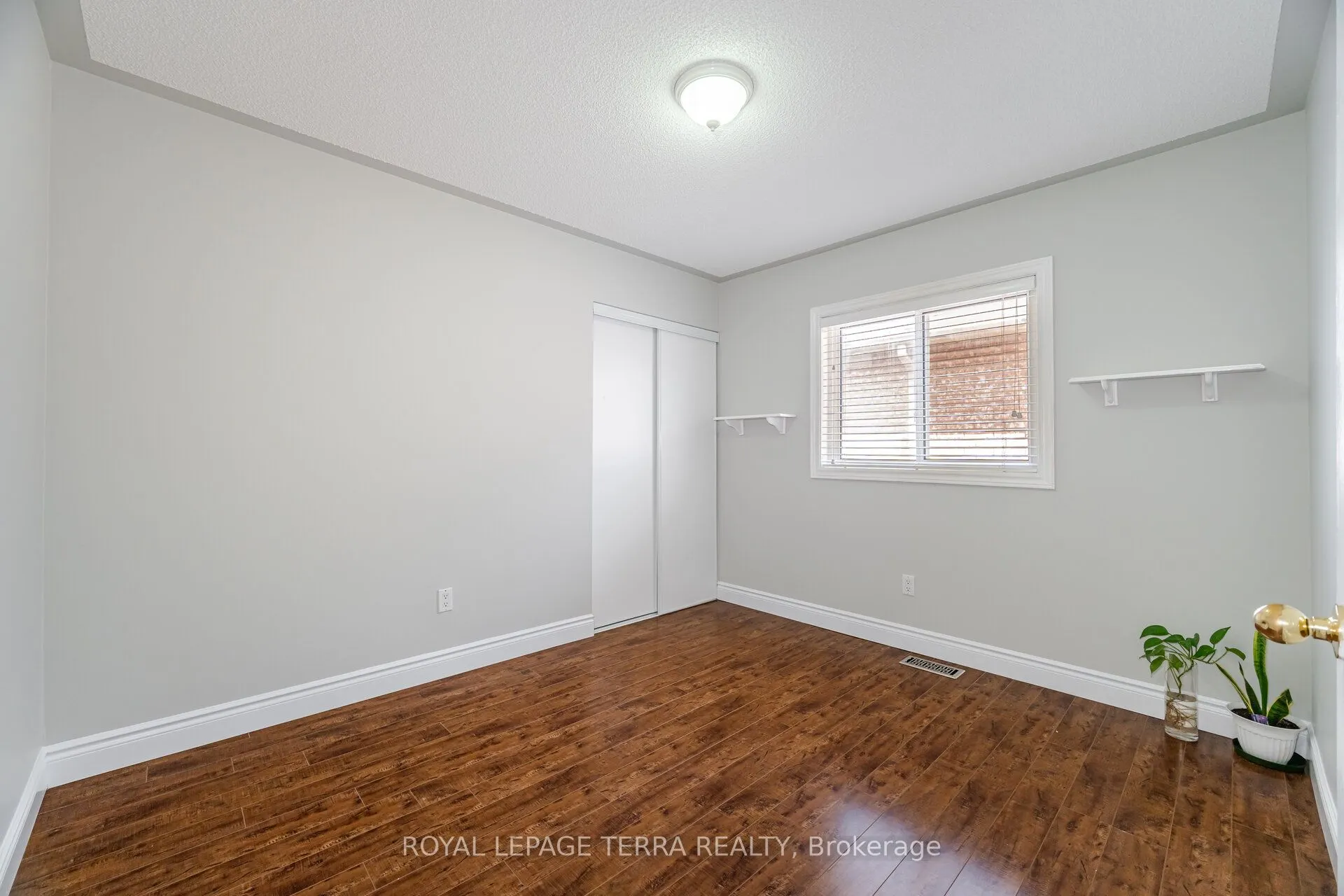 19 VALLEYPARK Crescent