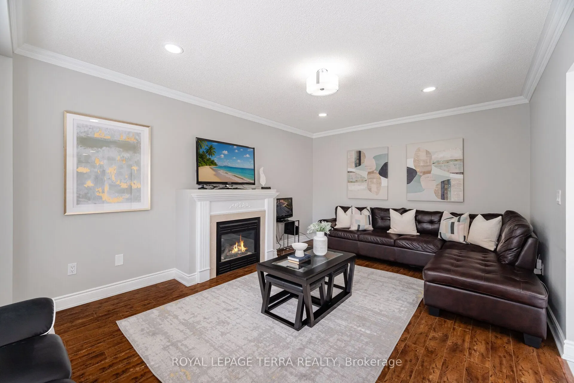 19 VALLEYPARK Crescent