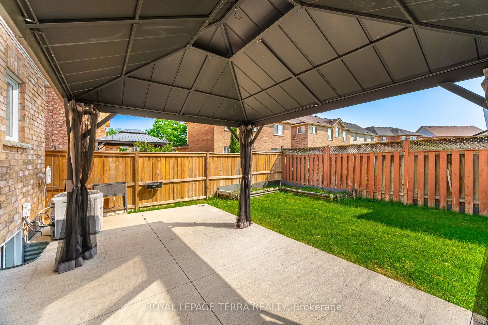 19 VALLEYPARK Crescent