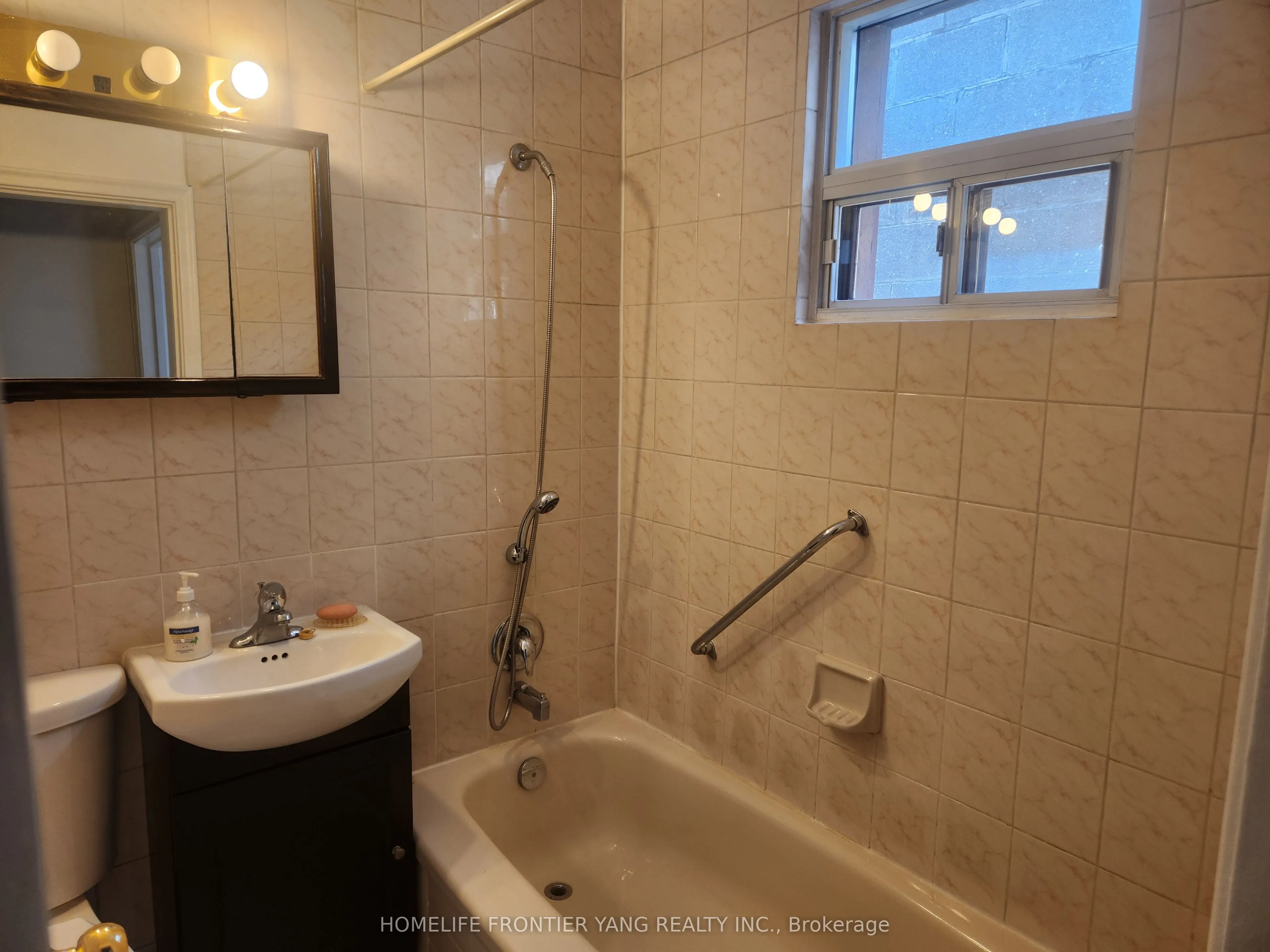 299 Lakeshore Road E