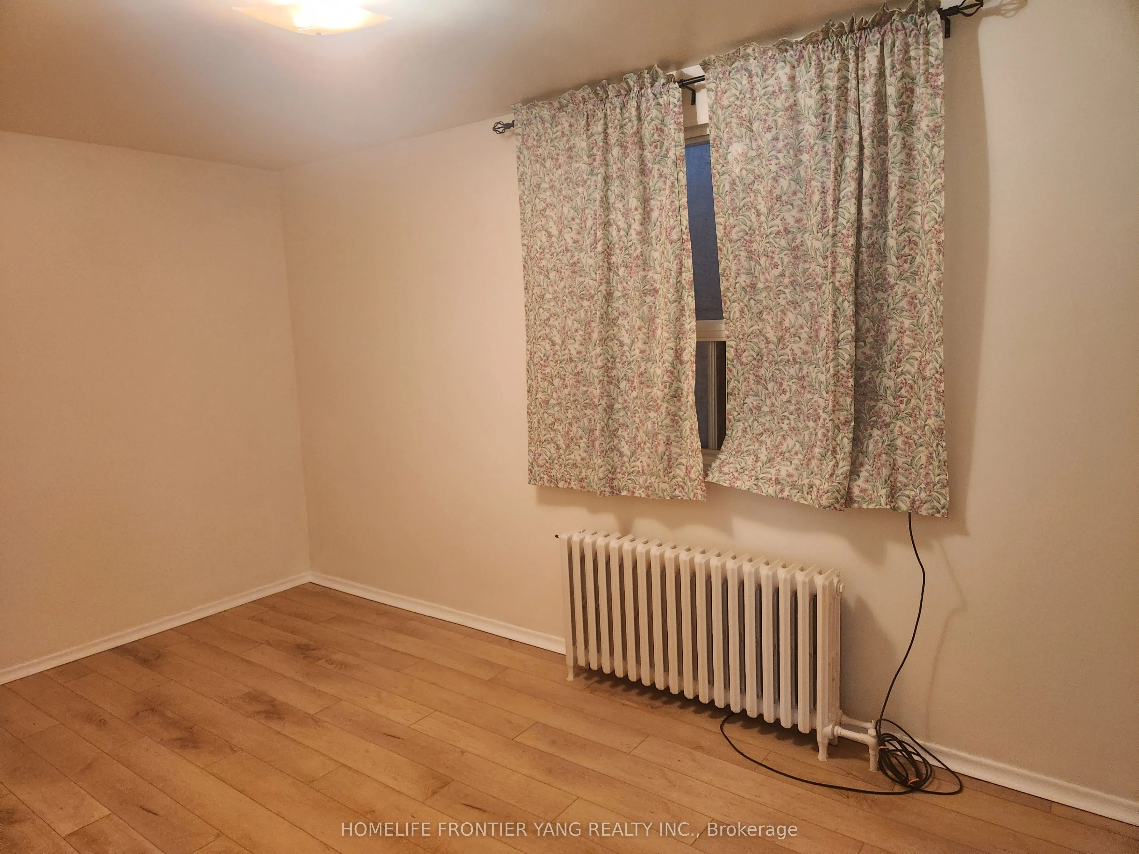 299 Lakeshore Road E