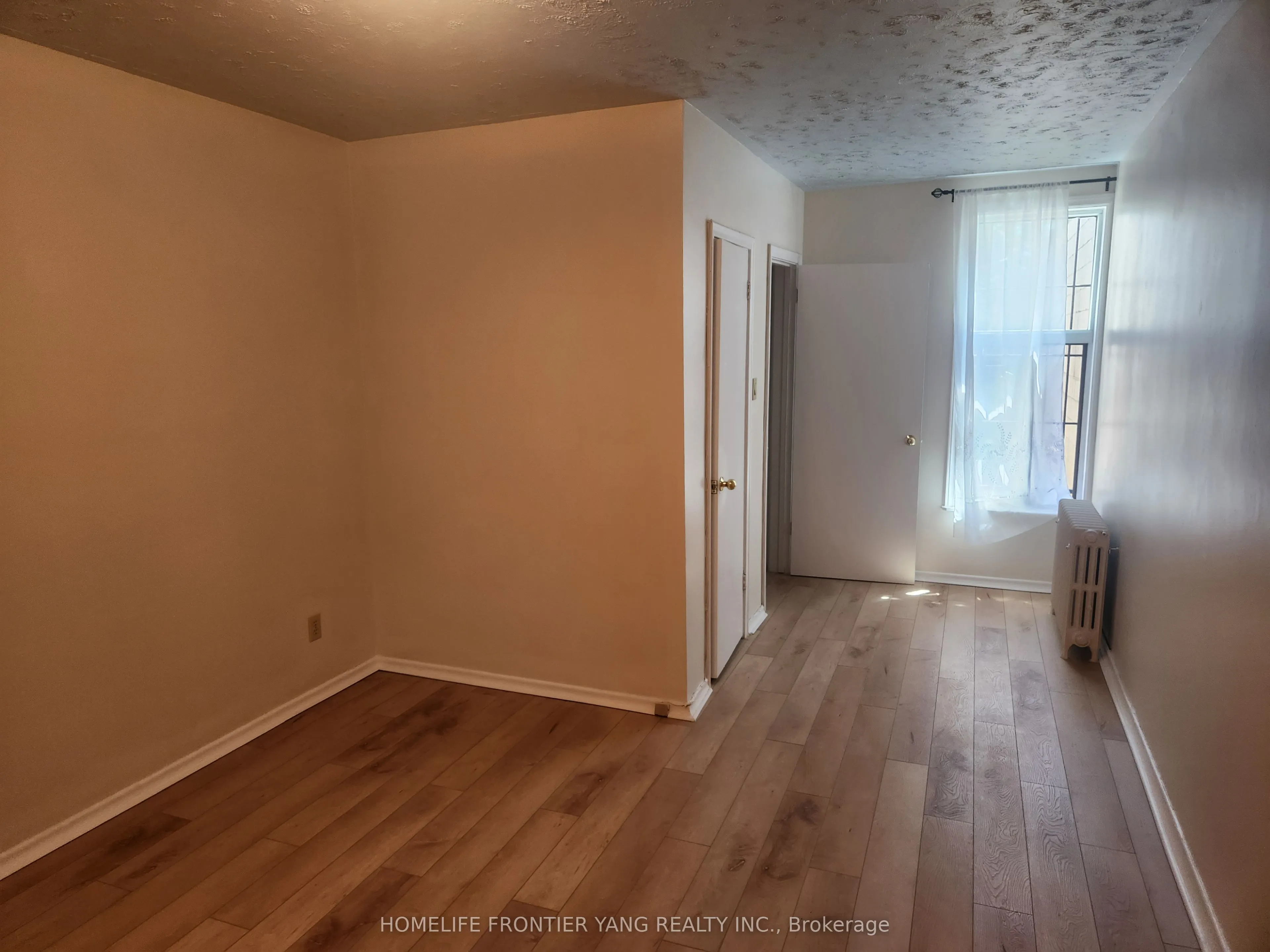 299 Lakeshore Road E
