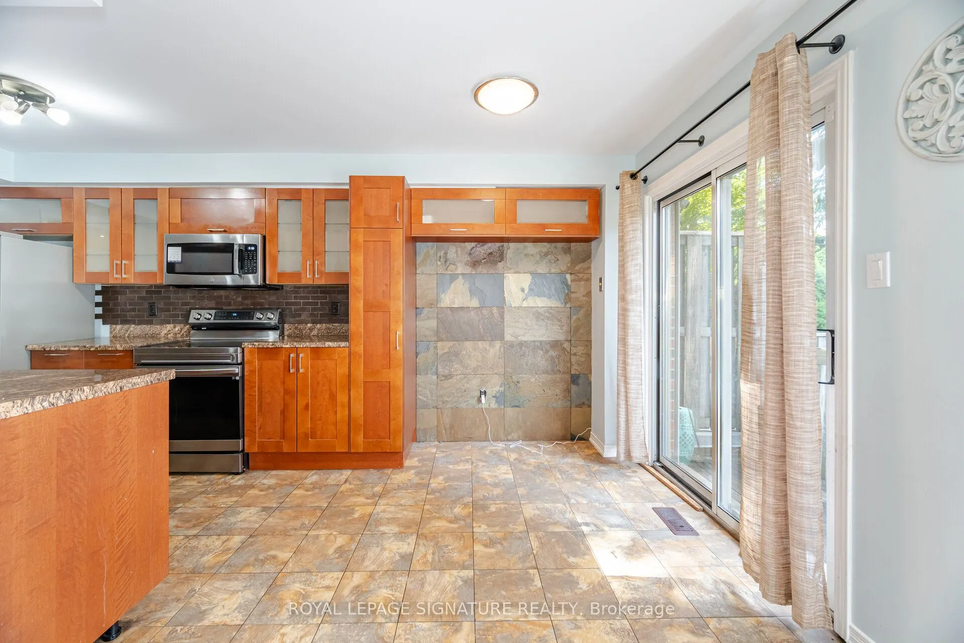 2555 Thomas Street, #89